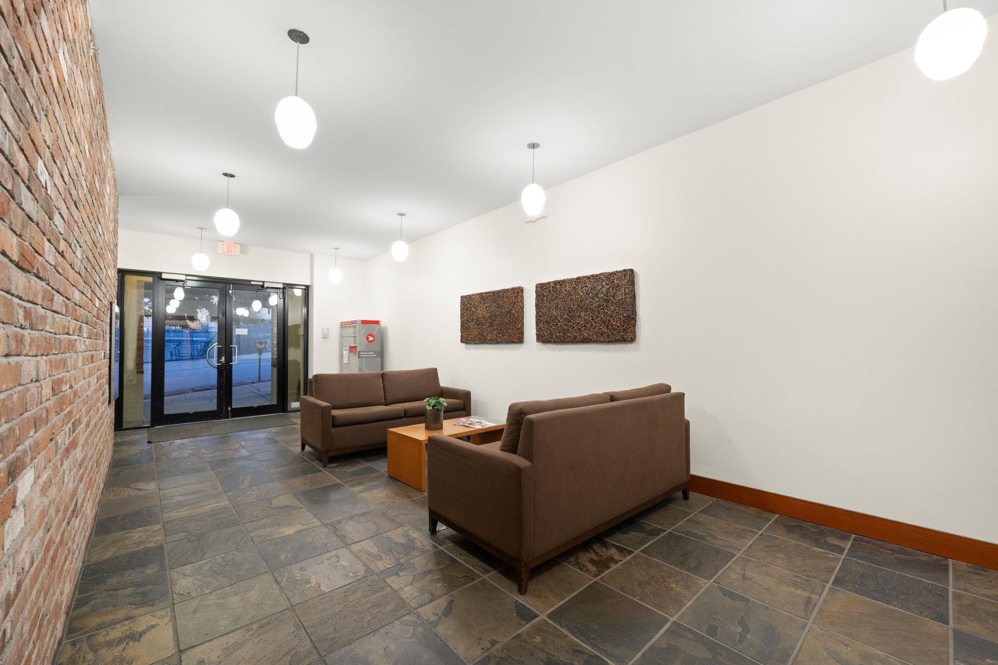 210 2515 ONTARIO STREET Unit: 210