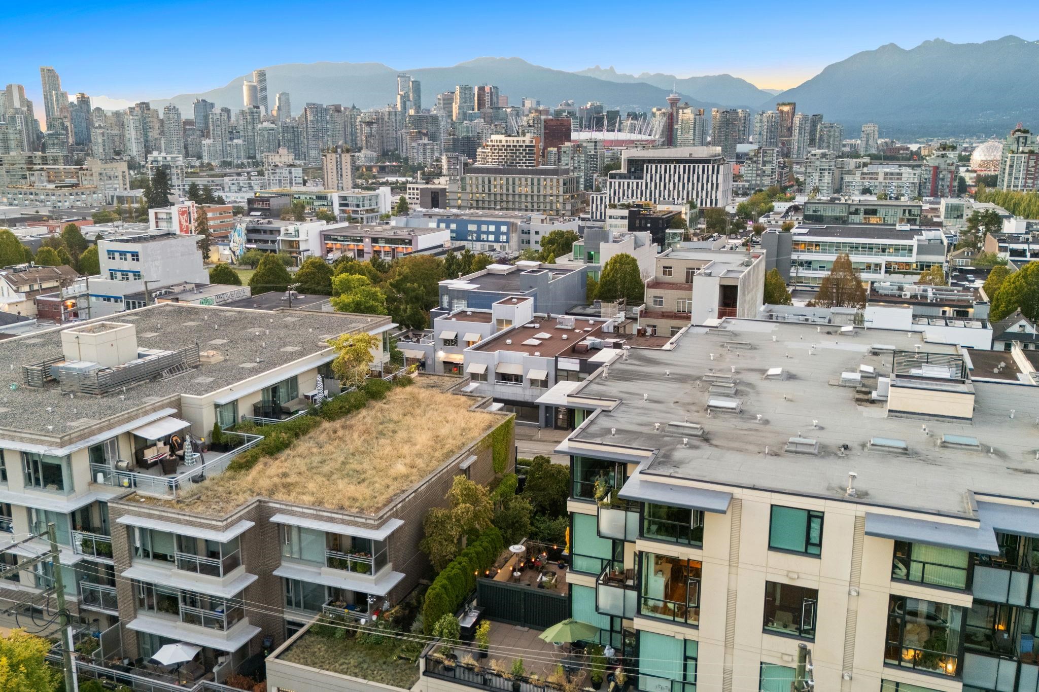 210 2515 ONTARIO STREET Unit: 210