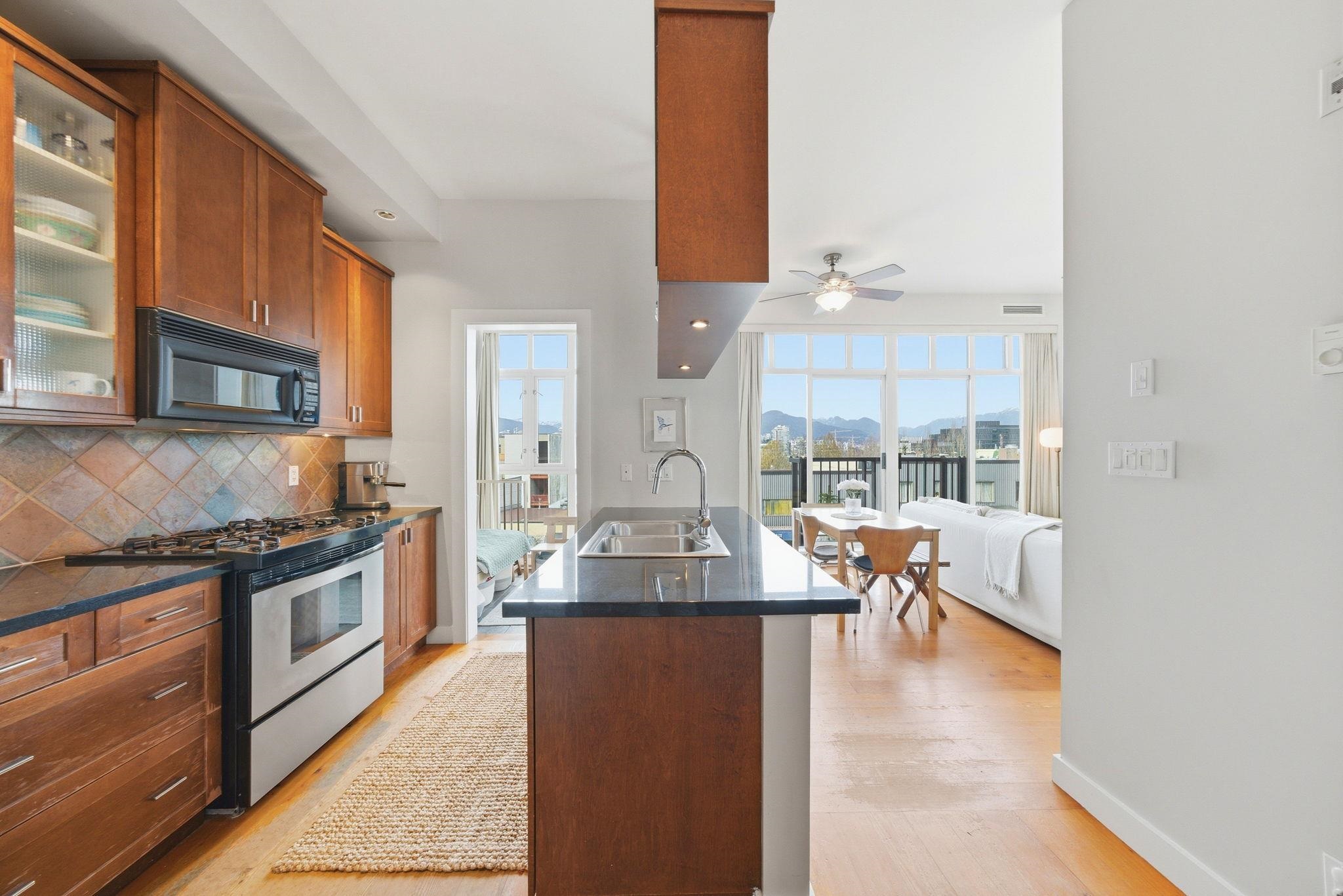 210 2515 ONTARIO STREET Unit: 210