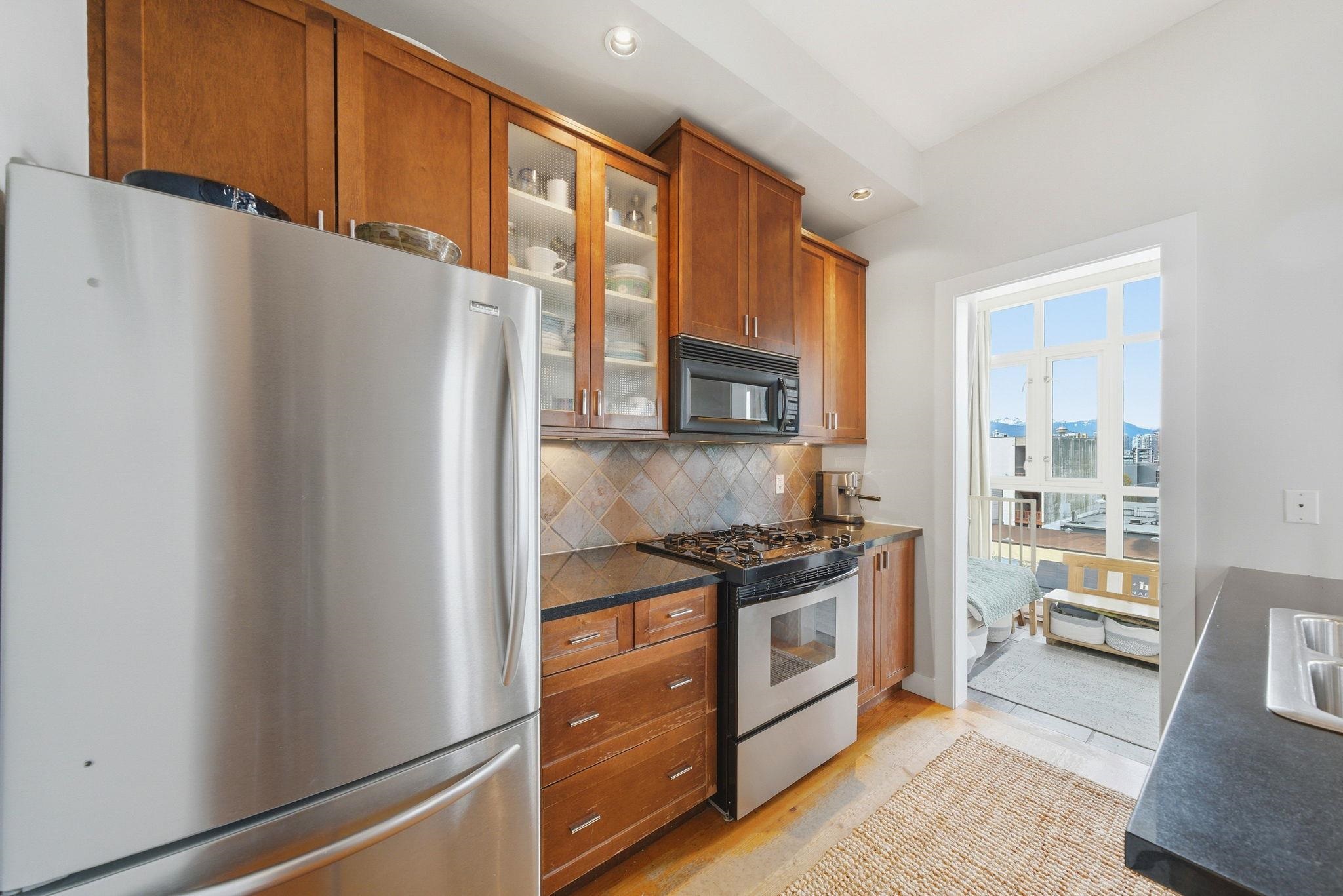 210 2515 ONTARIO STREET Unit: 210