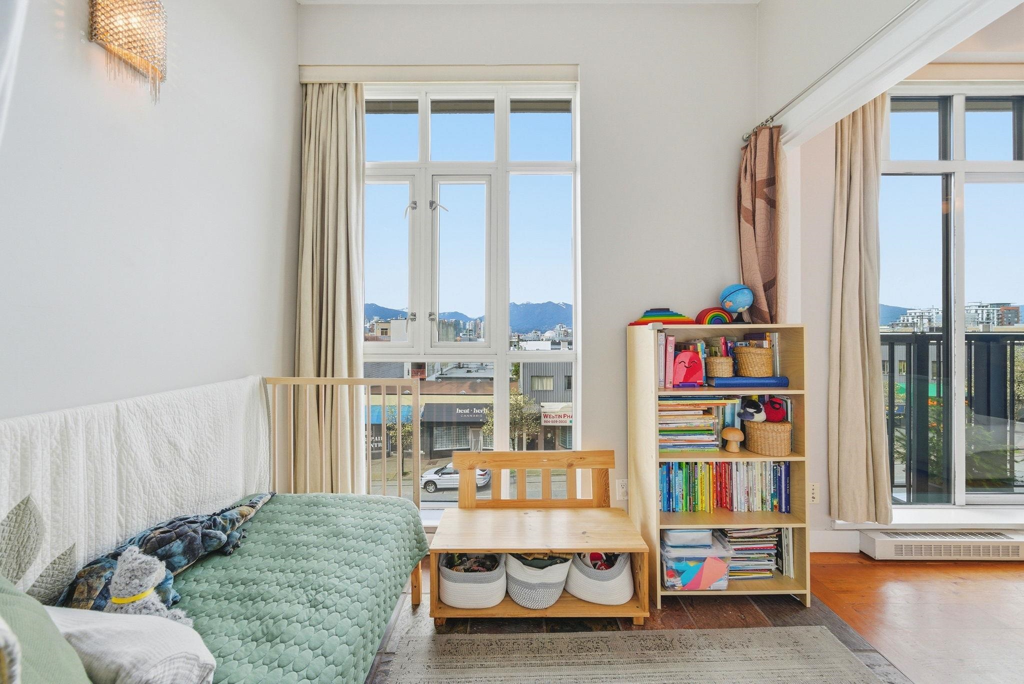 210 2515 ONTARIO STREET Unit: 210