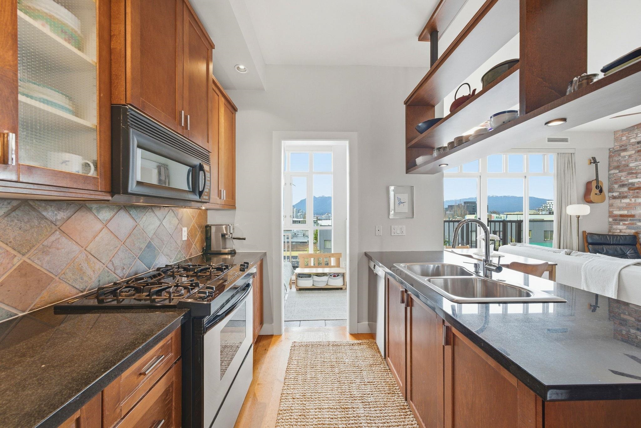 210 2515 ONTARIO STREET Unit: 210