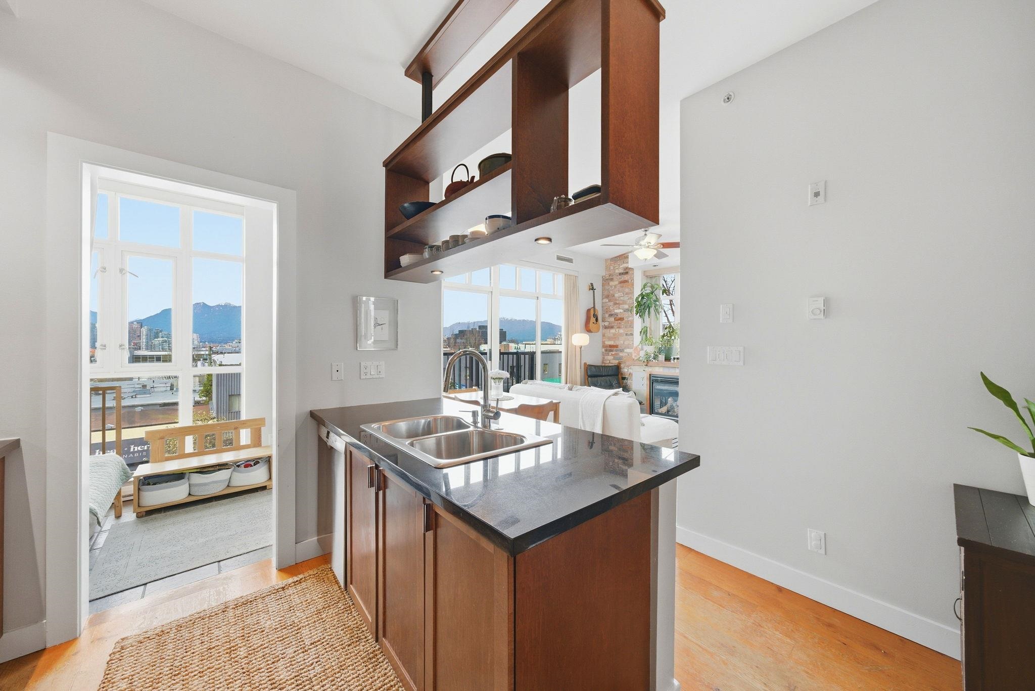 210 2515 ONTARIO STREET Unit: 210