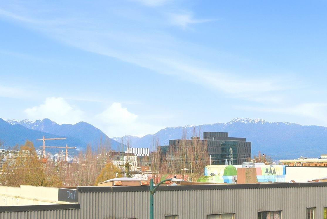 210 2515 ONTARIO STREET Unit: 210