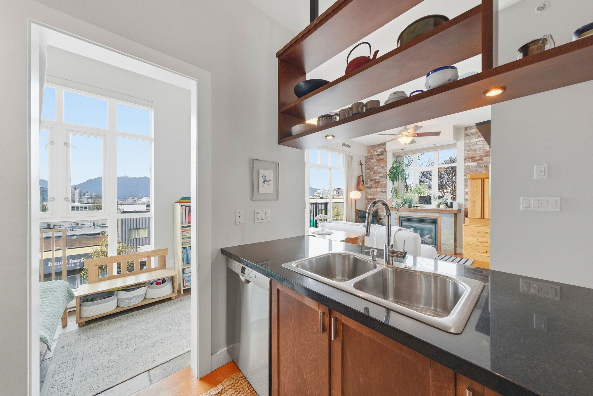 210 2515 ONTARIO STREET Unit: 210