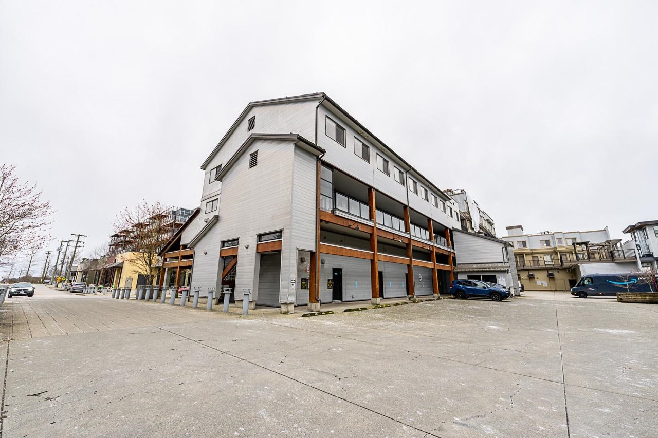 220 6111 LONDON ROAD Unit: 220