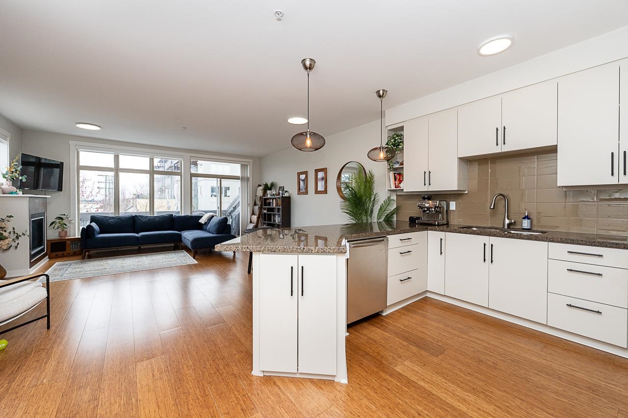 220 6111 LONDON ROAD Unit: 220