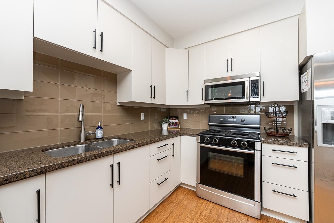 220 6111 LONDON ROAD Unit: 220
