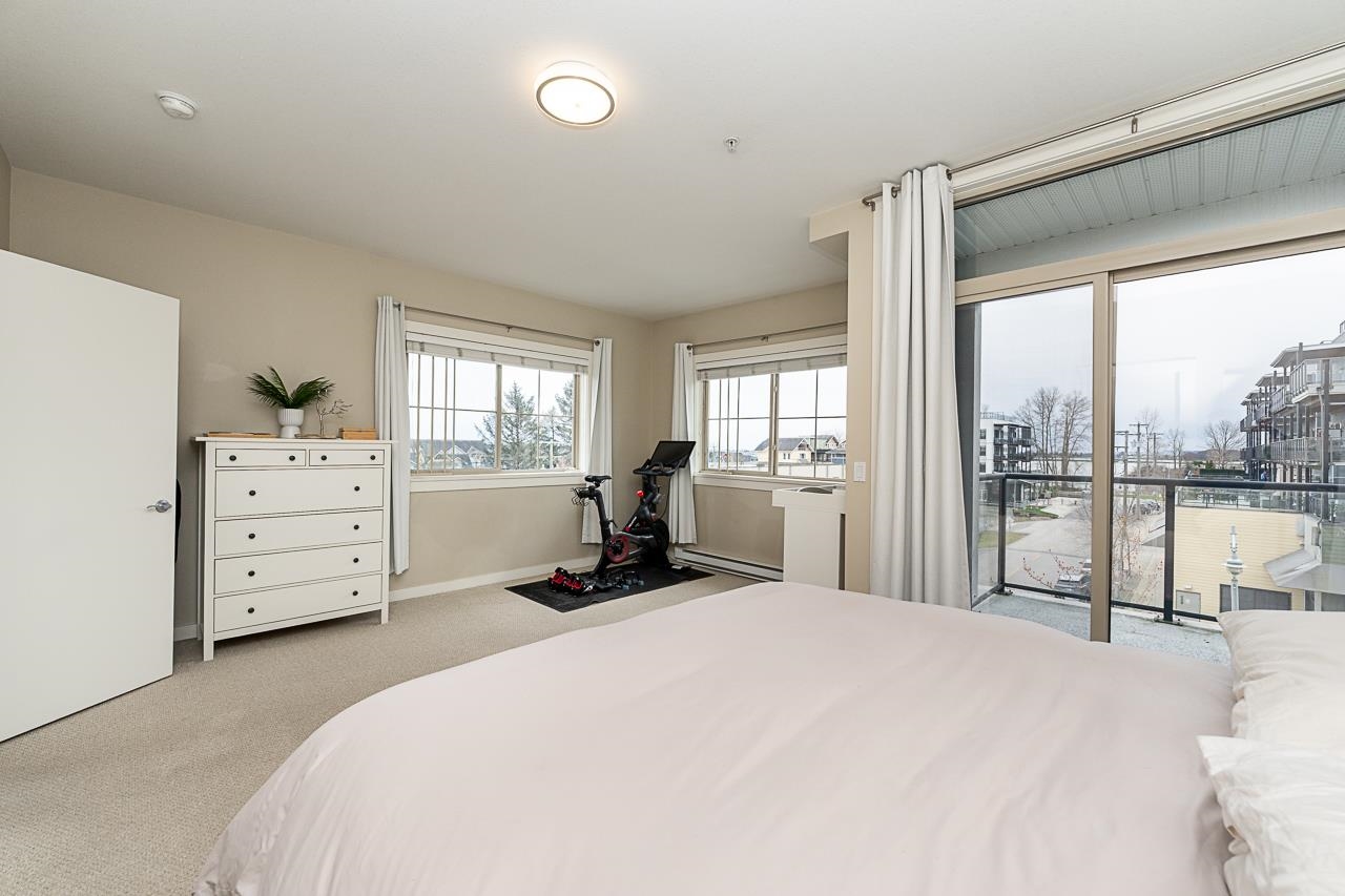 220 6111 LONDON ROAD Unit: 220