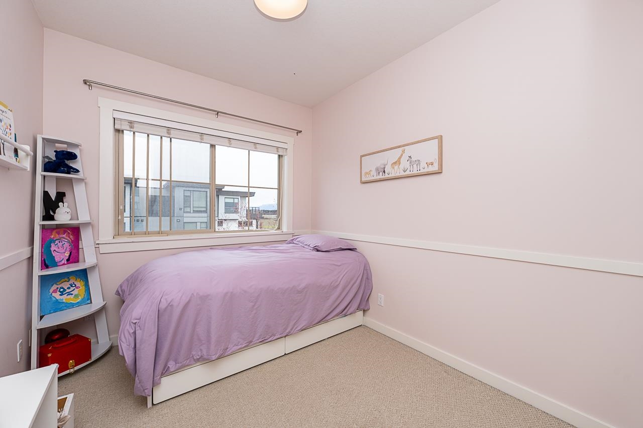 220 6111 LONDON ROAD Unit: 220