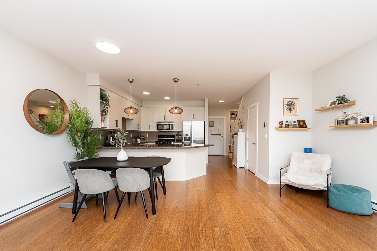220 6111 LONDON ROAD Unit: 220