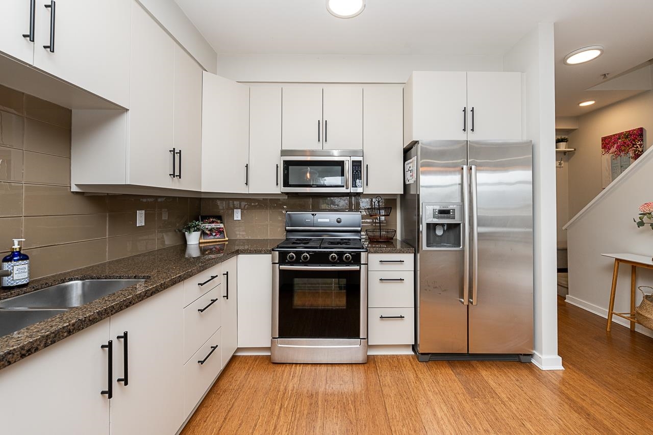 220 6111 LONDON ROAD Unit: 220