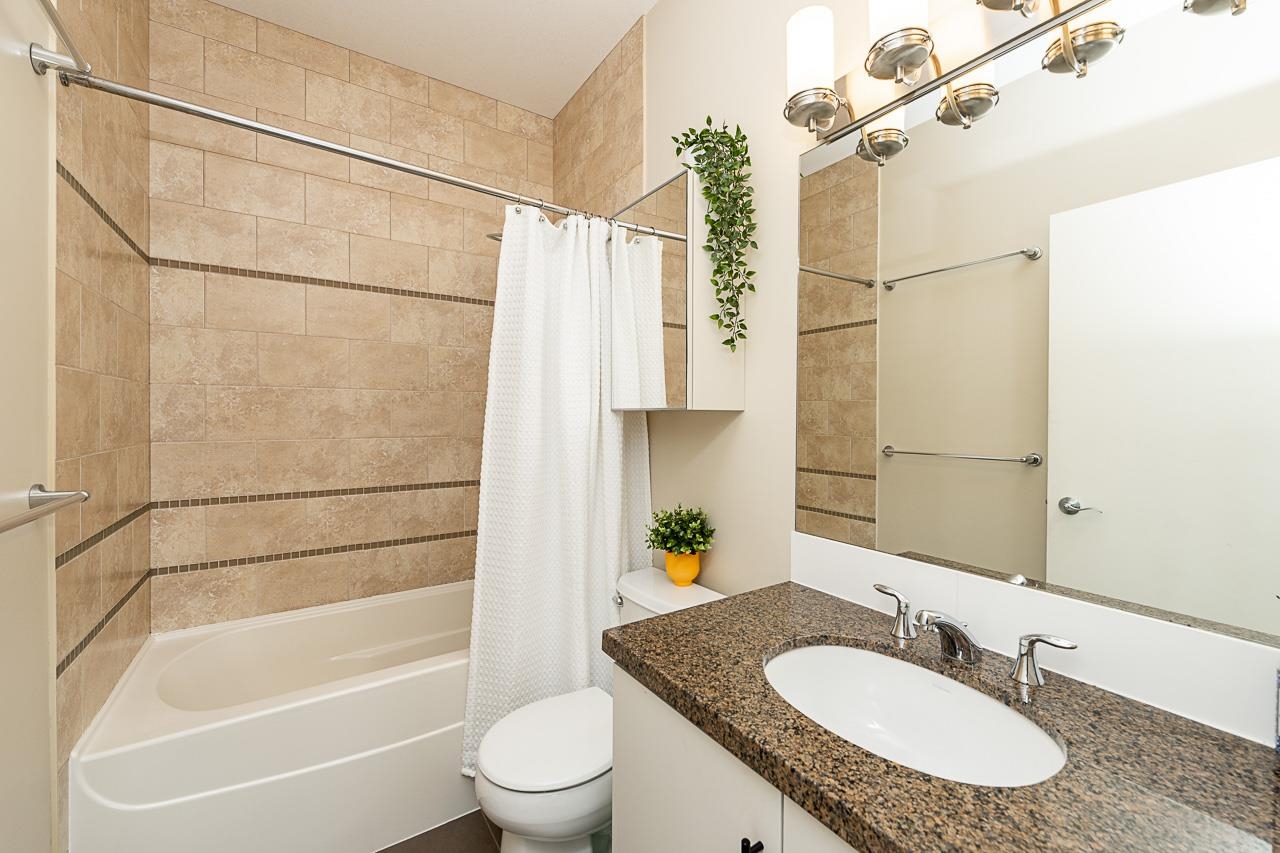 220 6111 LONDON ROAD Unit: 220