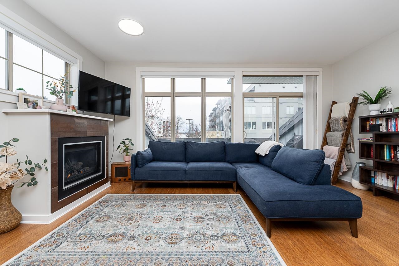 220 6111 LONDON ROAD Unit: 220