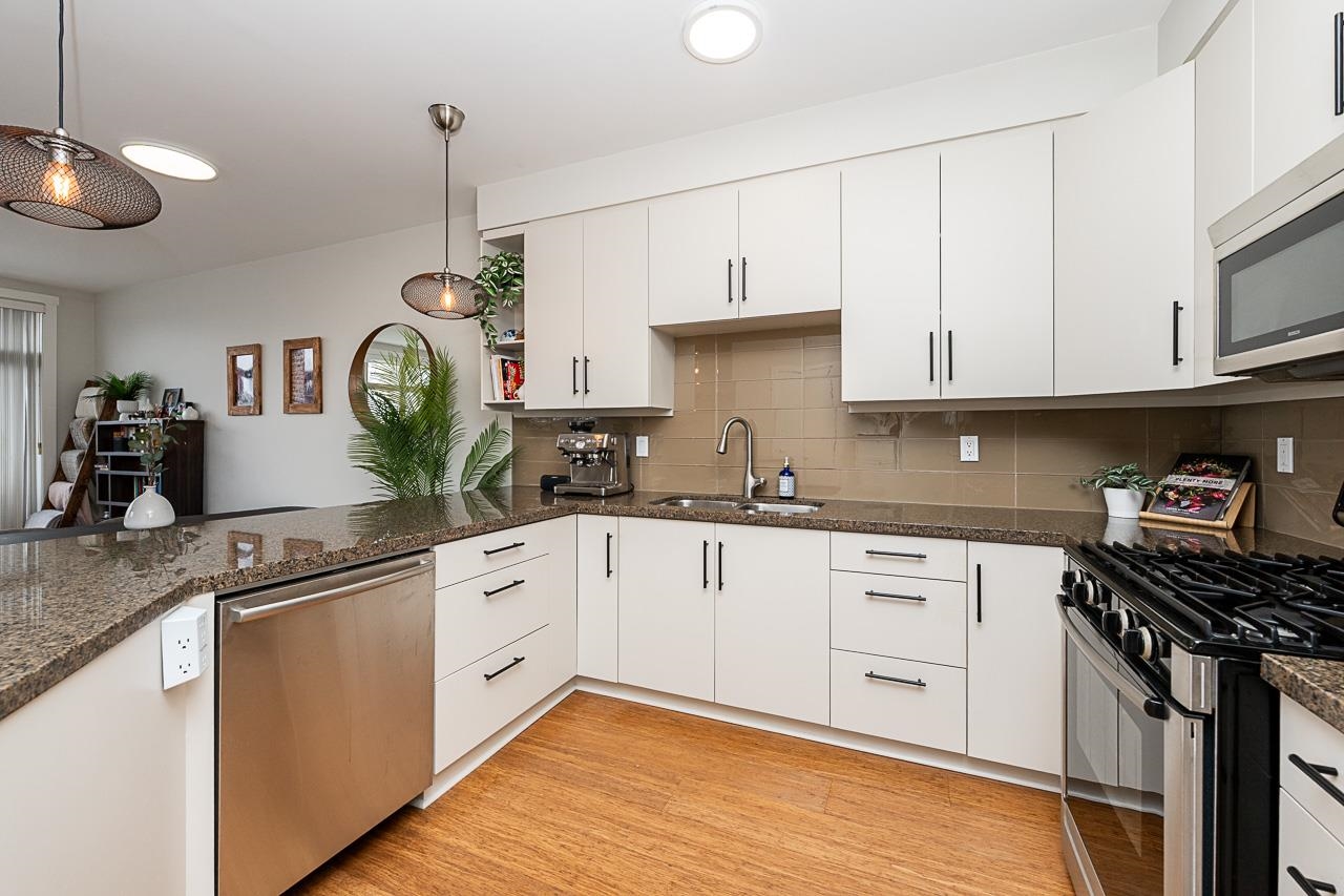 220 6111 LONDON ROAD Unit: 220