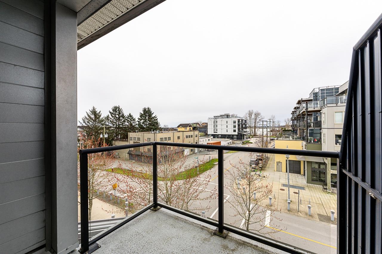 220 6111 LONDON ROAD Unit: 220