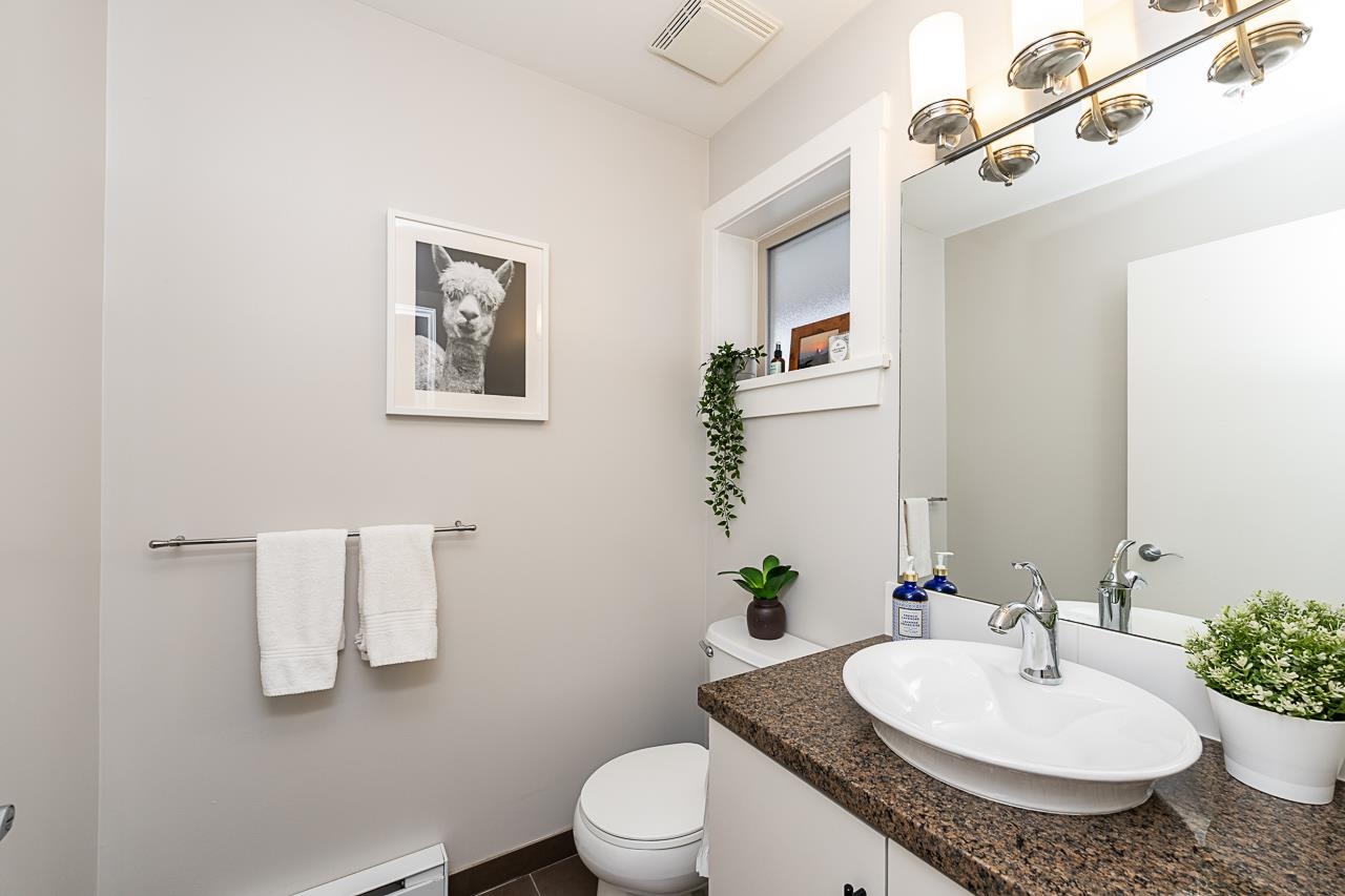 220 6111 LONDON ROAD Unit: 220