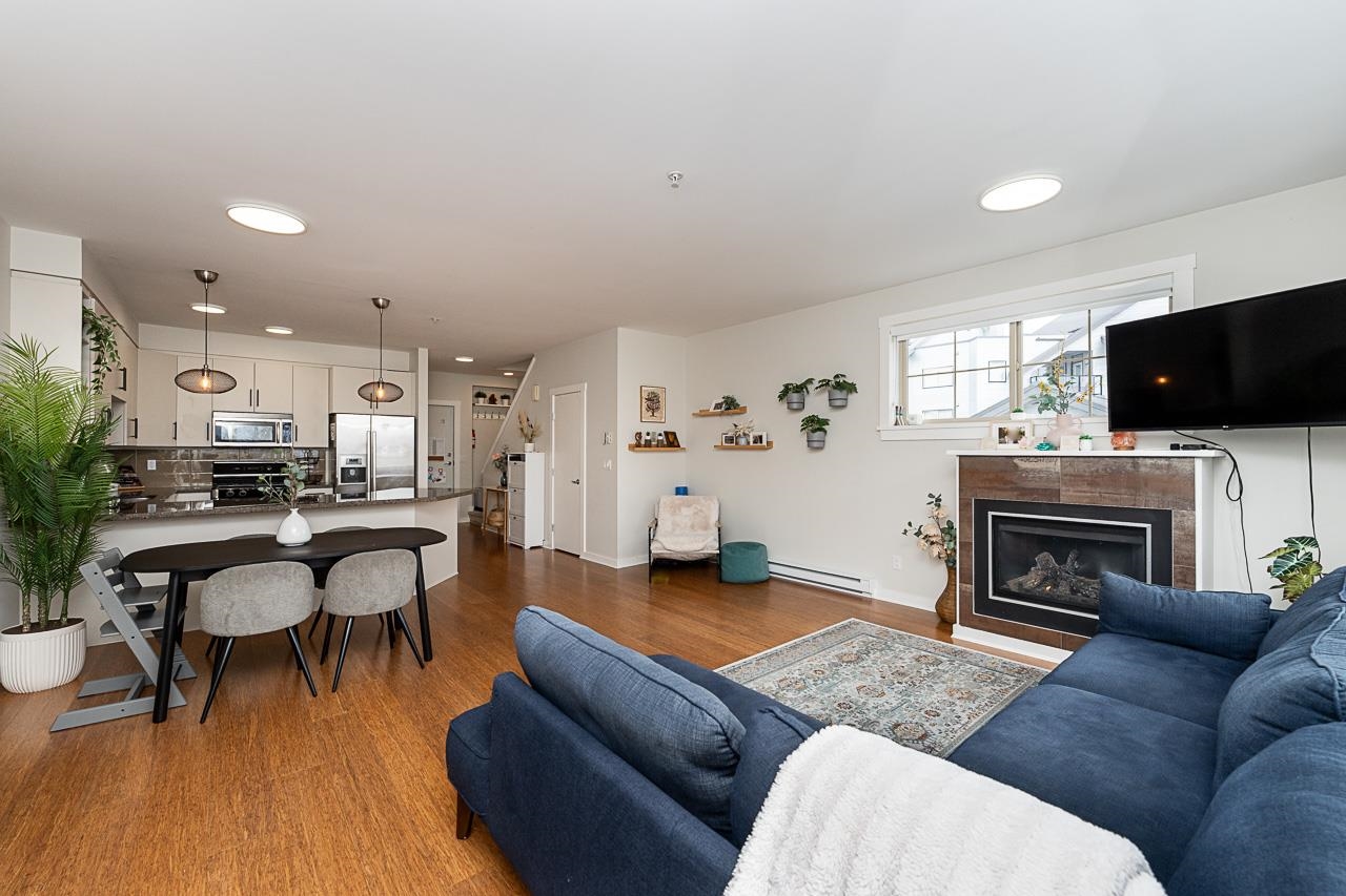 220 6111 LONDON ROAD Unit: 220