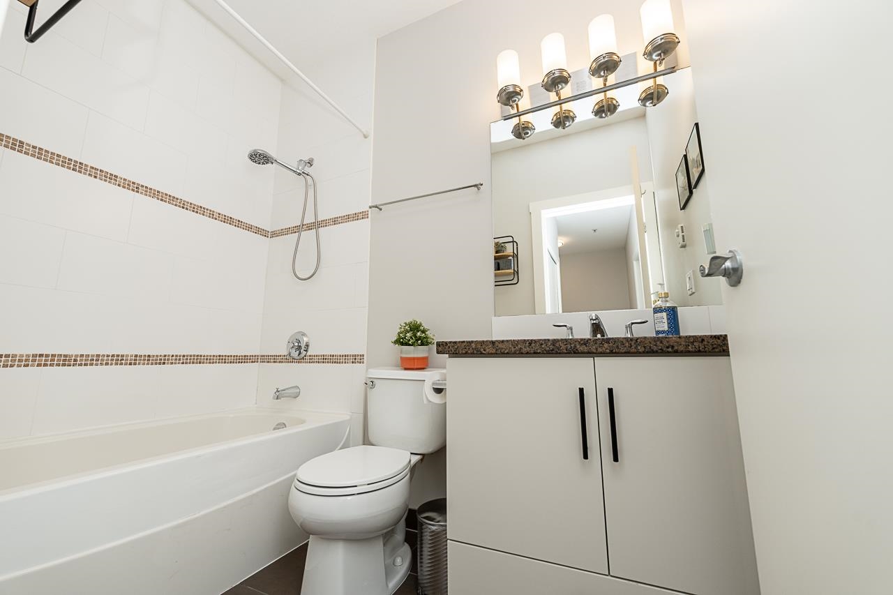 220 6111 LONDON ROAD Unit: 220
