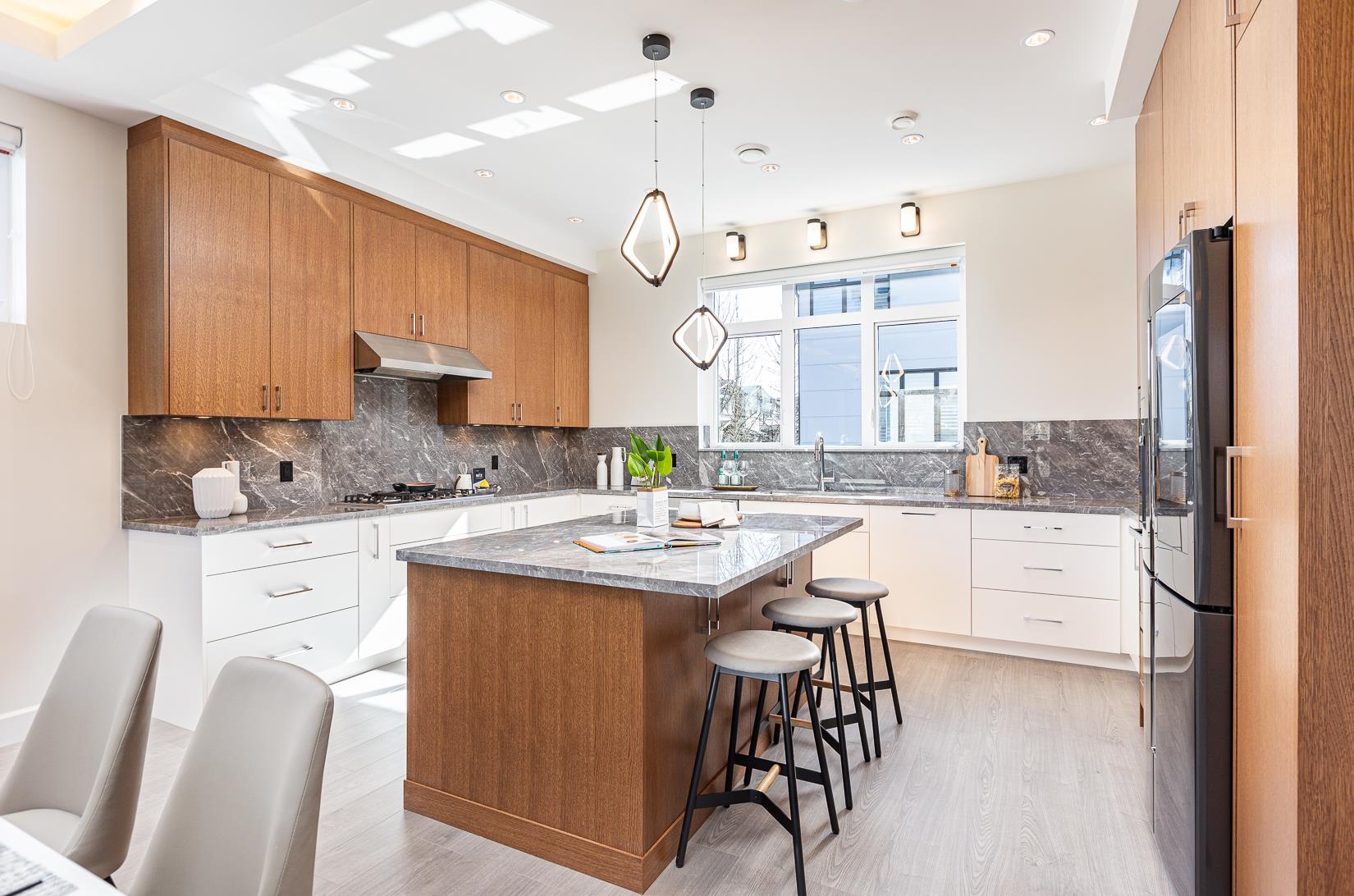 3 7088 HEATHER STREET Unit: 3