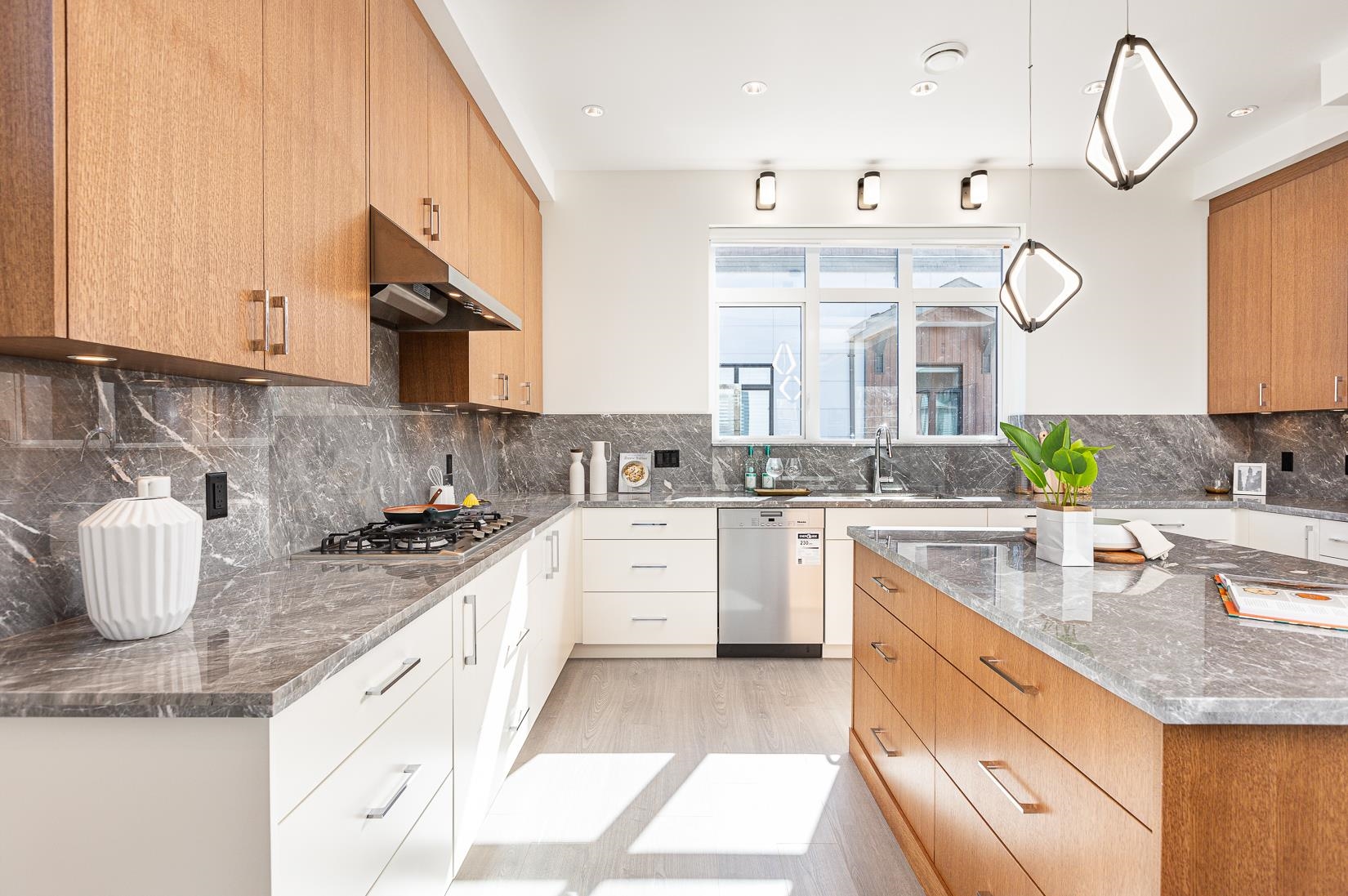 3 7088 HEATHER STREET Unit: 3