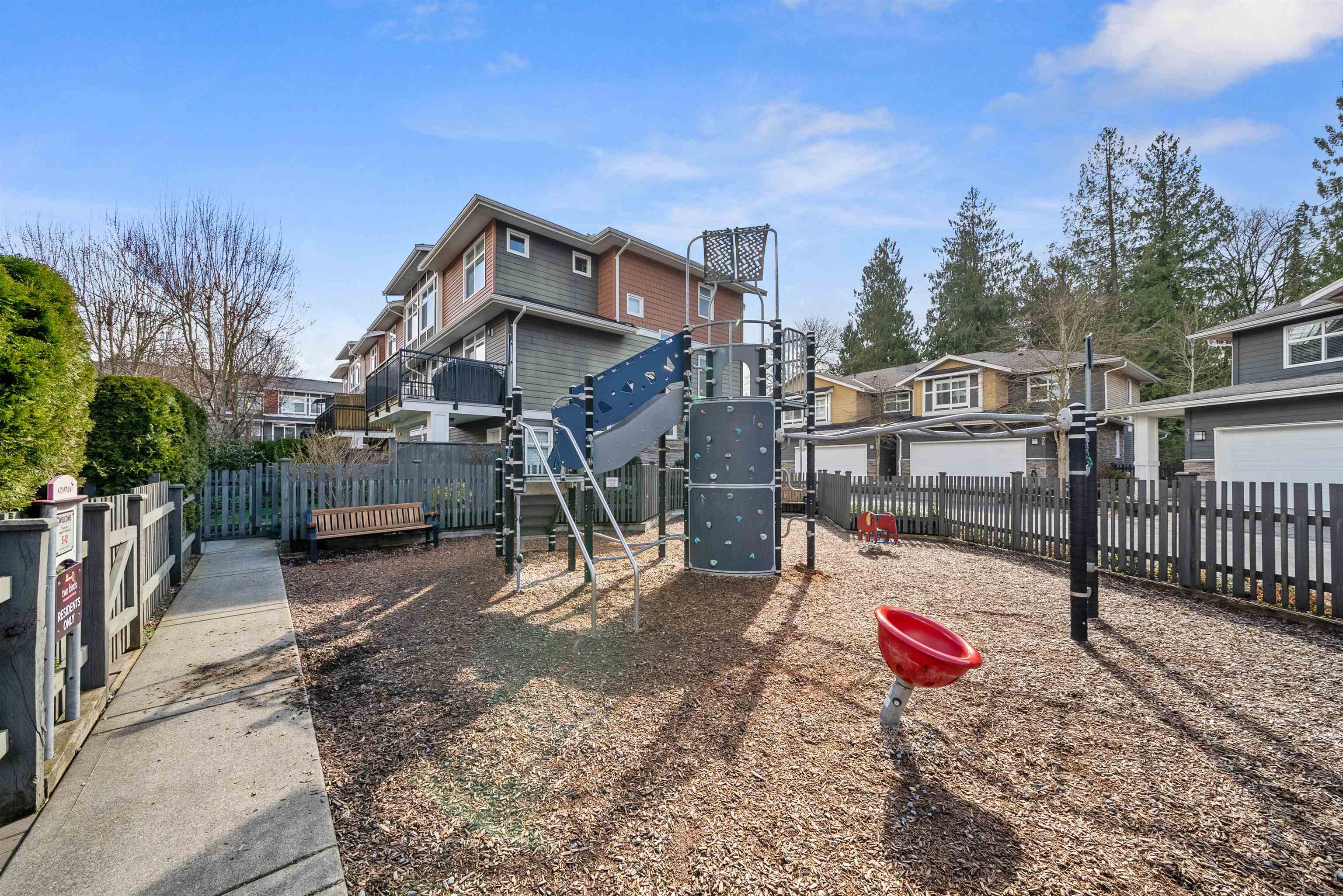 15 11461 236 STREET Unit: 15