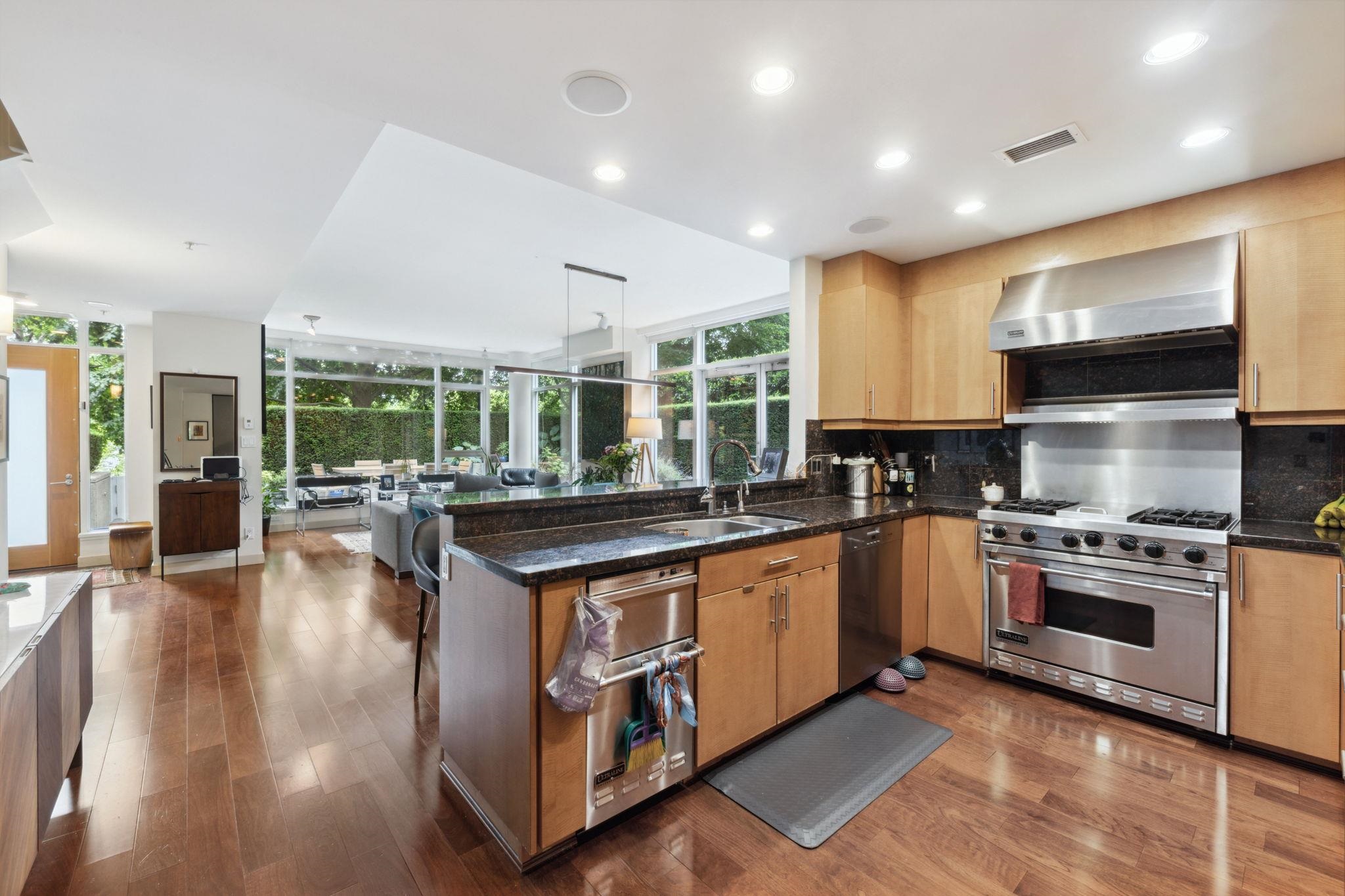 TH12 1233 W CORDOVA STREET Unit: TH12