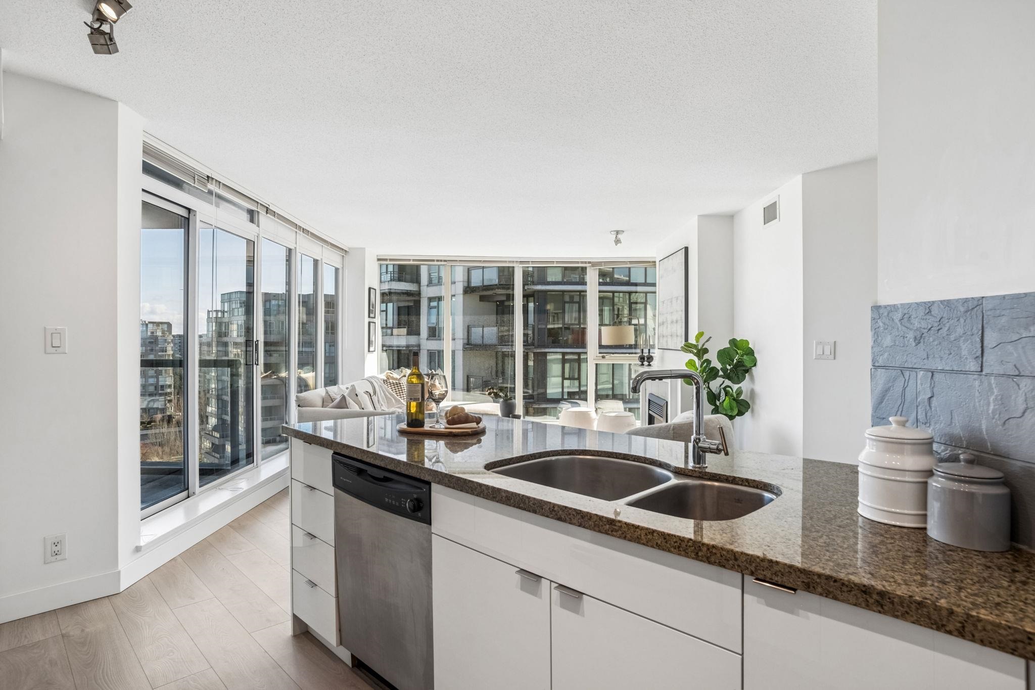 1805 6068 NO. 3 ROAD Unit: 1805