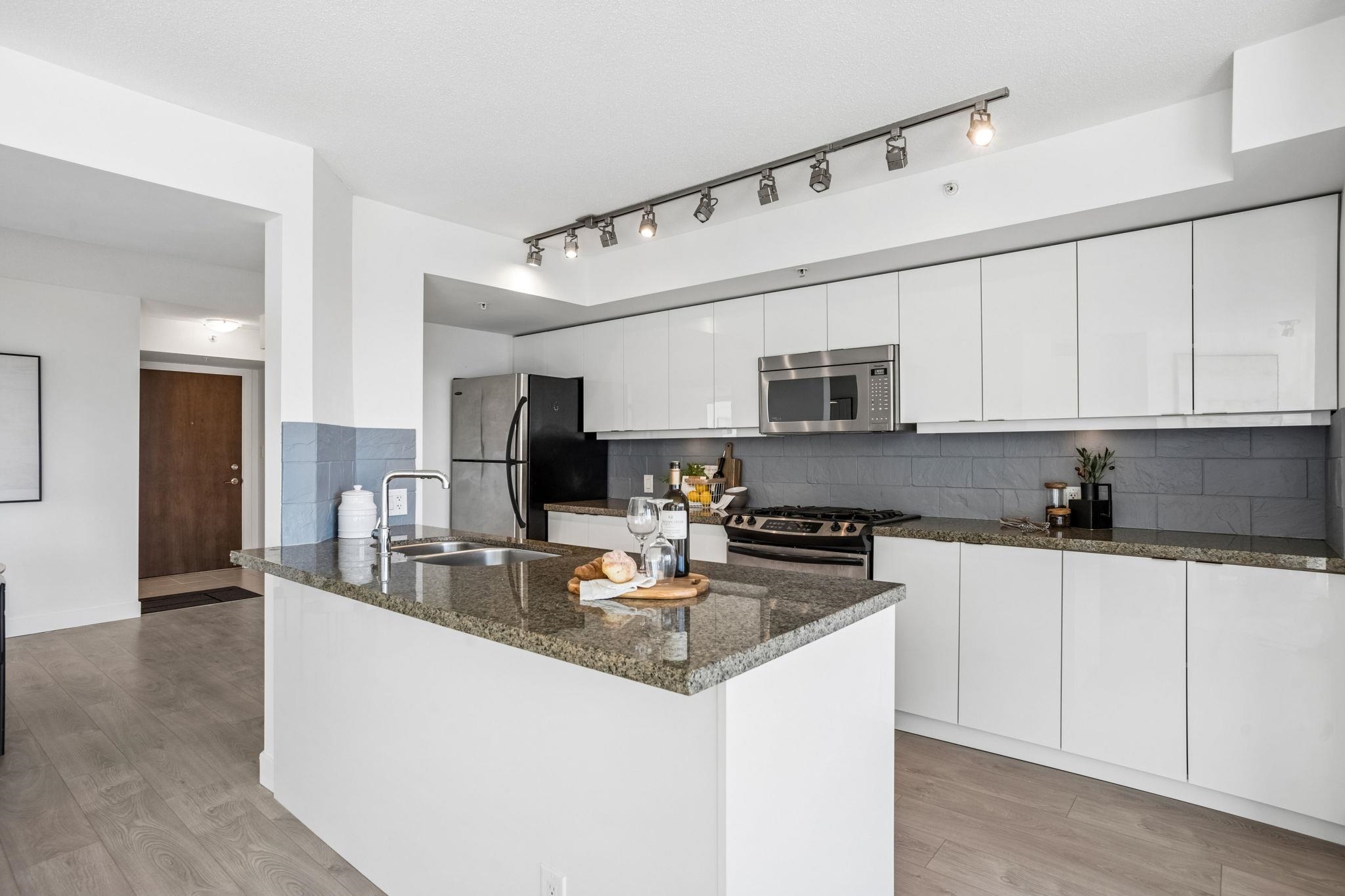 1805 6068 NO. 3 ROAD Unit: 1805