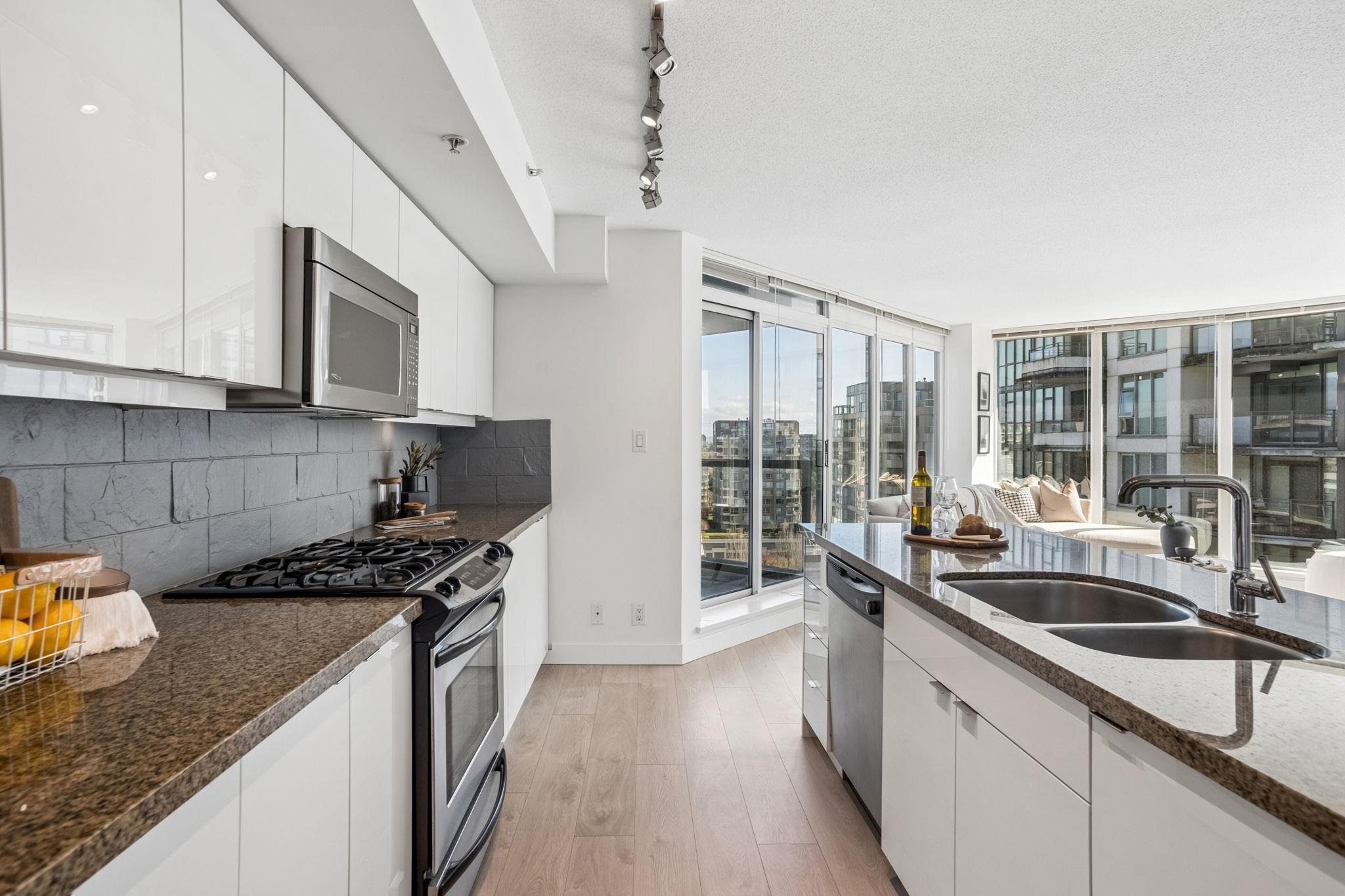 1805 6068 NO. 3 ROAD Unit: 1805