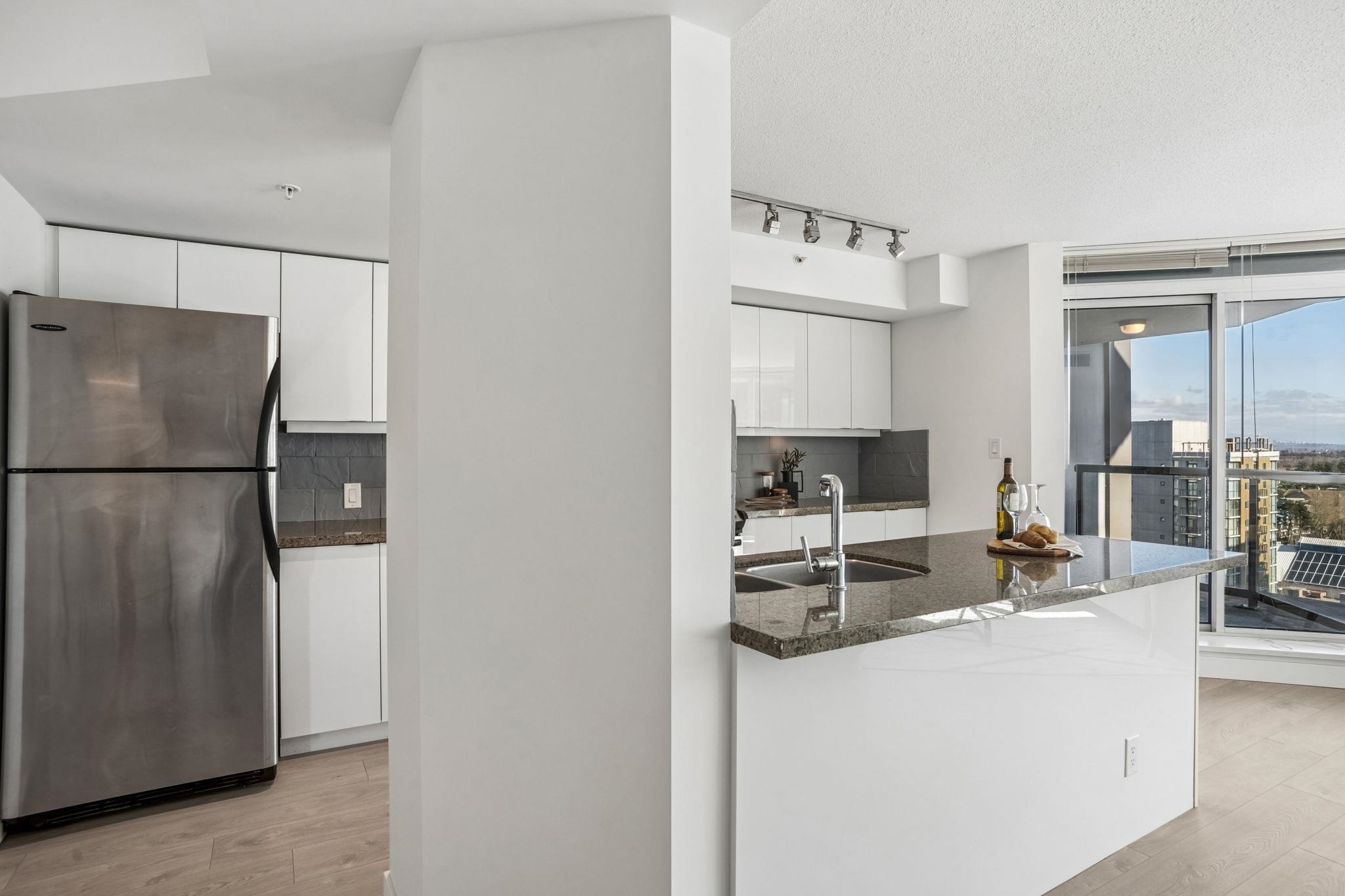 1805 6068 NO. 3 ROAD Unit: 1805