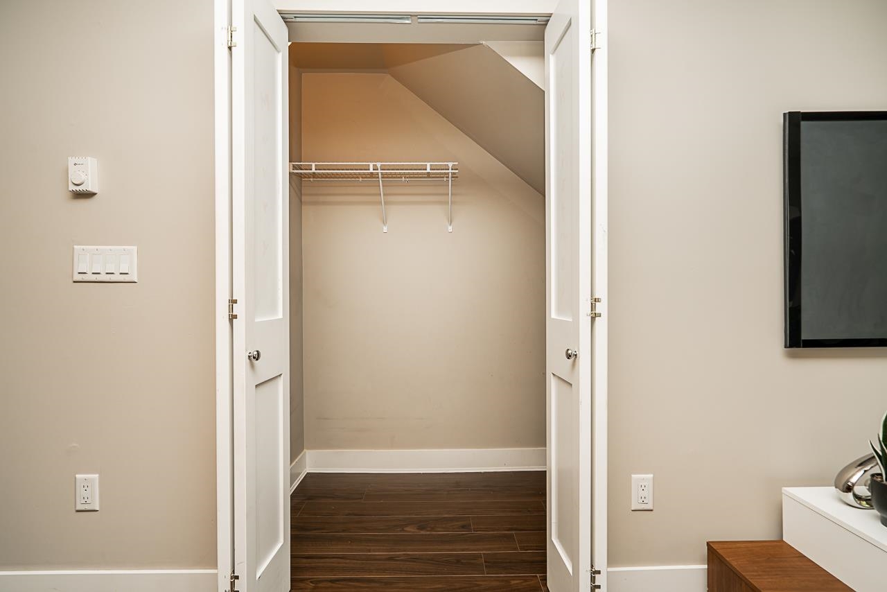 109 828 ROYAL AVENUE Unit: 109