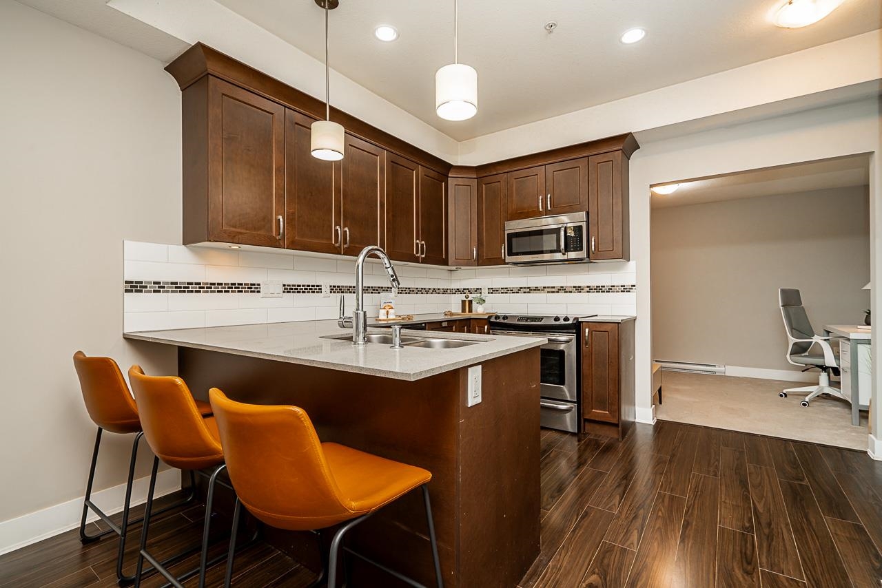 109 828 ROYAL AVENUE Unit: 109