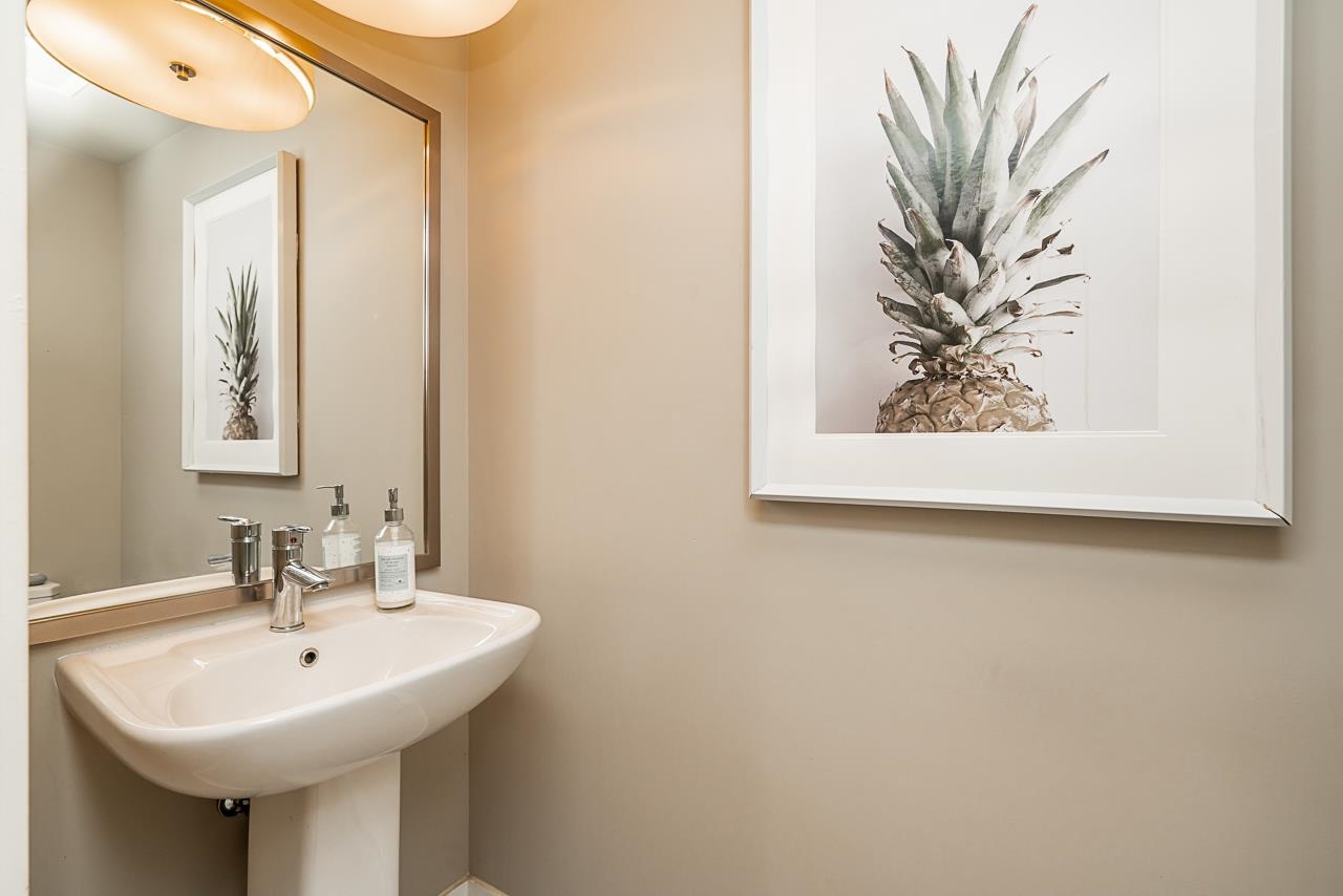 109 828 ROYAL AVENUE Unit: 109