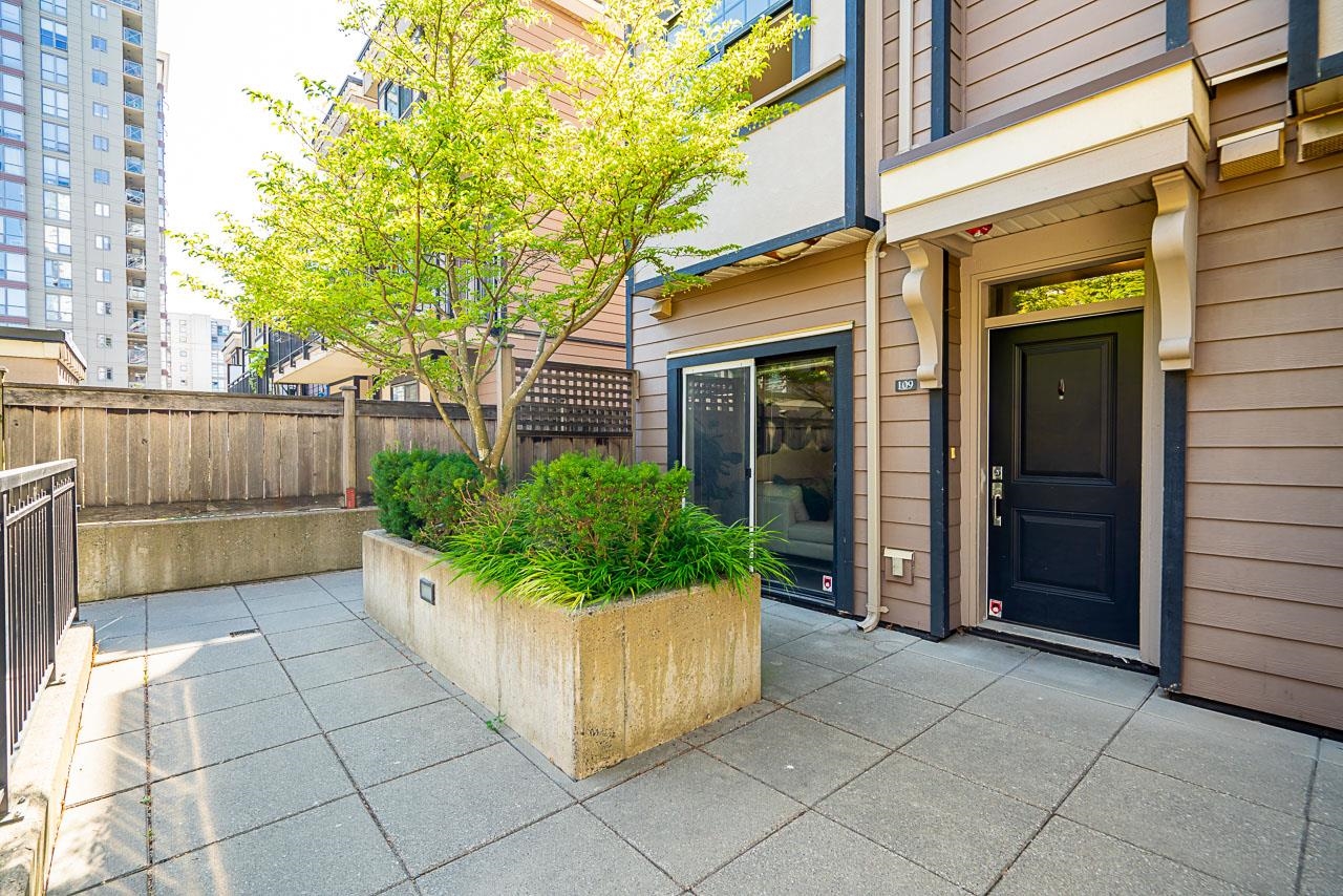 109 828 ROYAL AVENUE Unit: 109