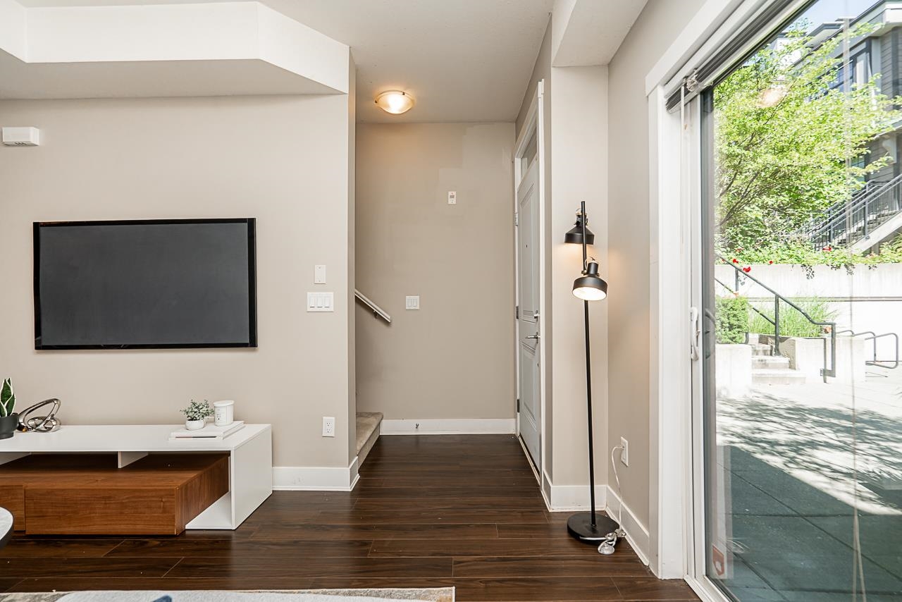109 828 ROYAL AVENUE Unit: 109