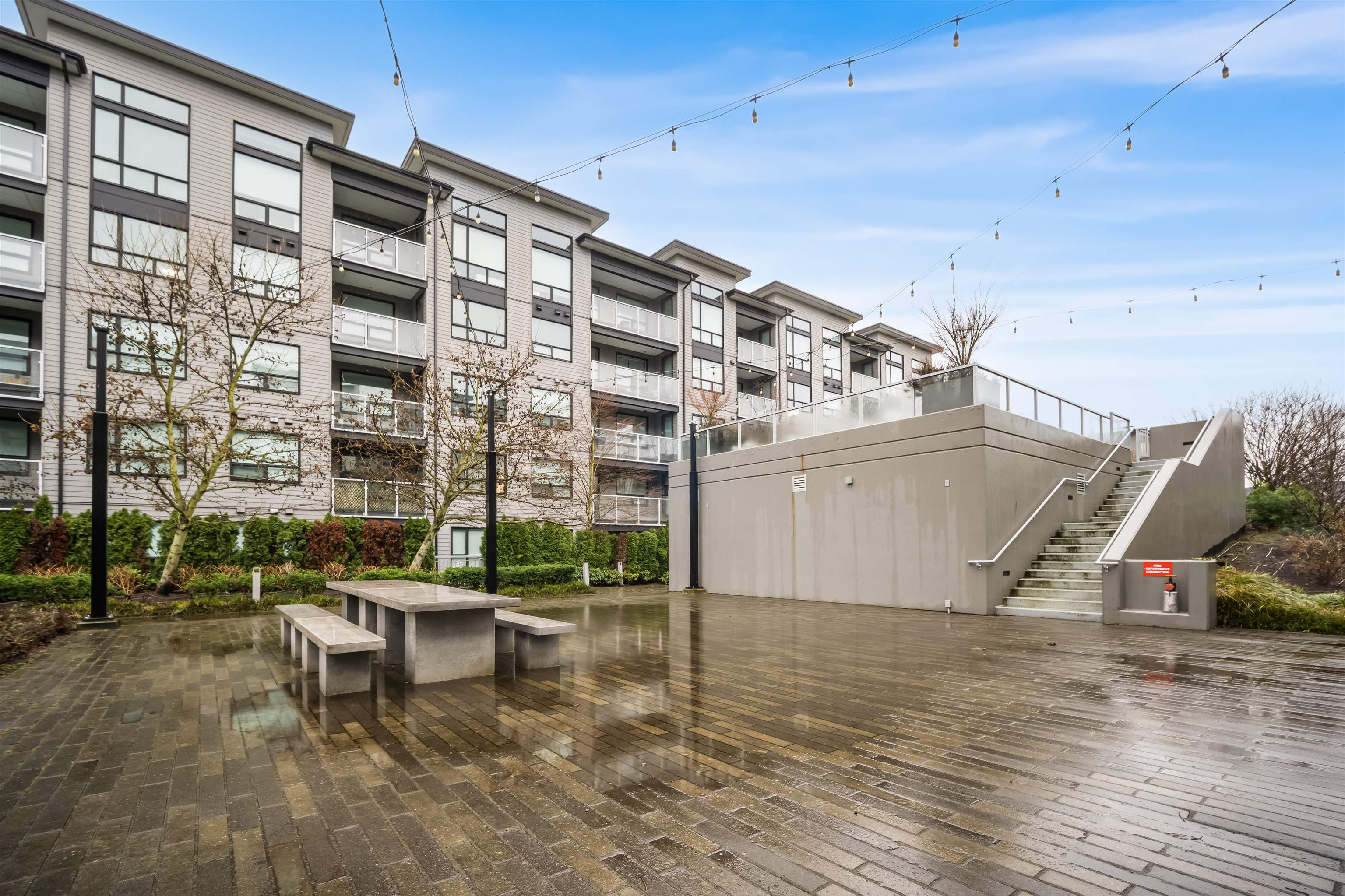 511 9233 ODLIN ROAD Unit: 511