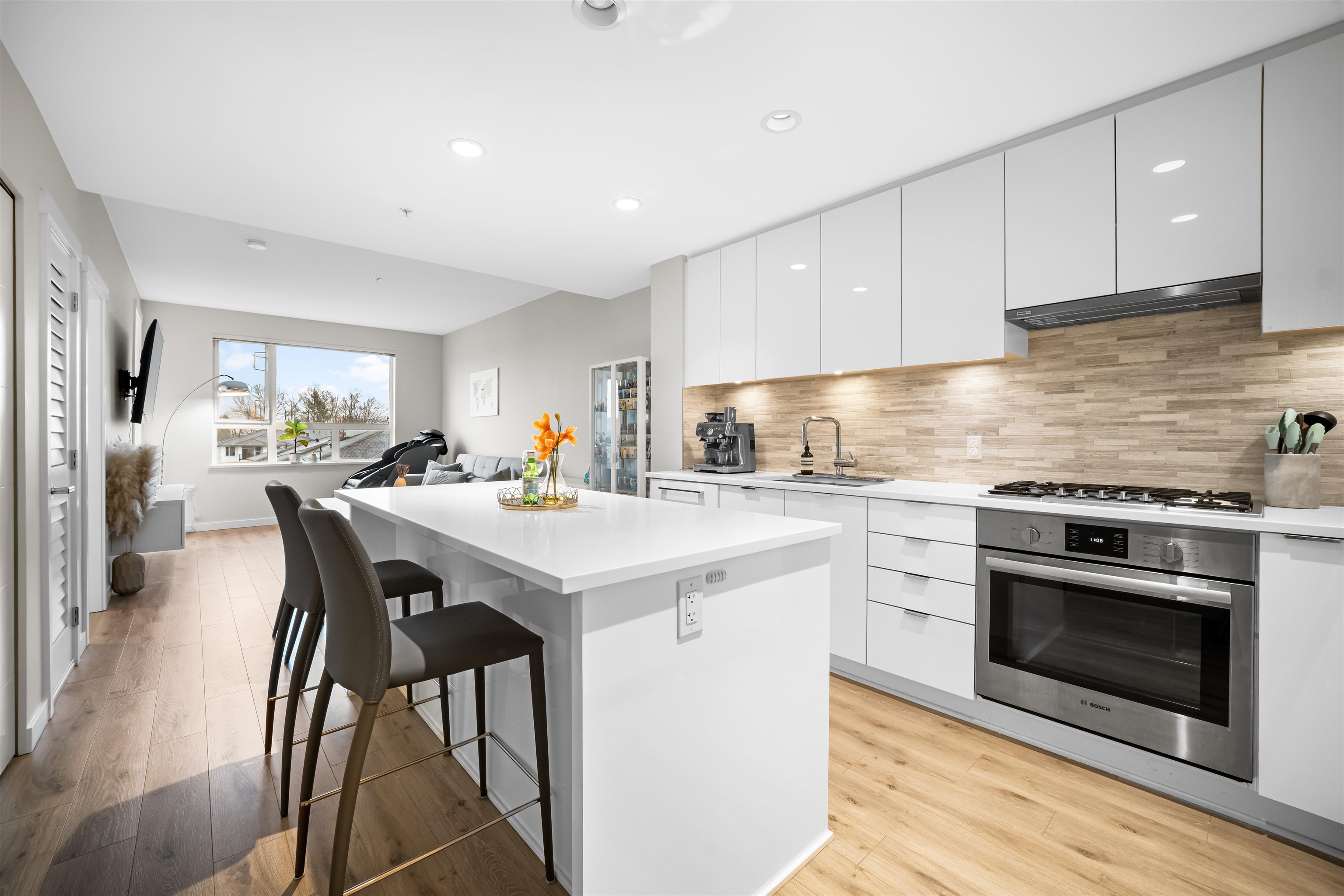 511 9233 ODLIN ROAD Unit: 511