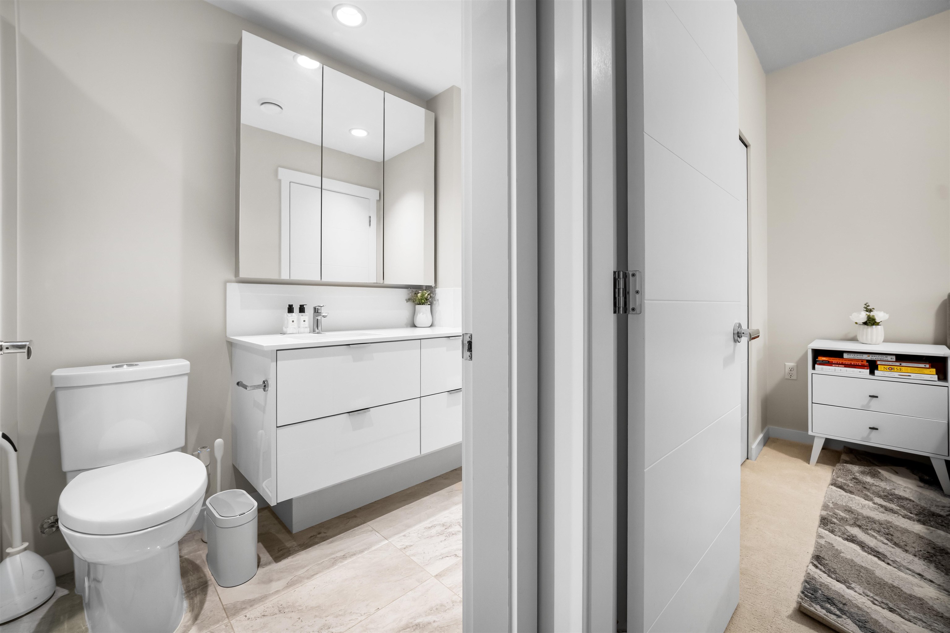 511 9233 ODLIN ROAD Unit: 511