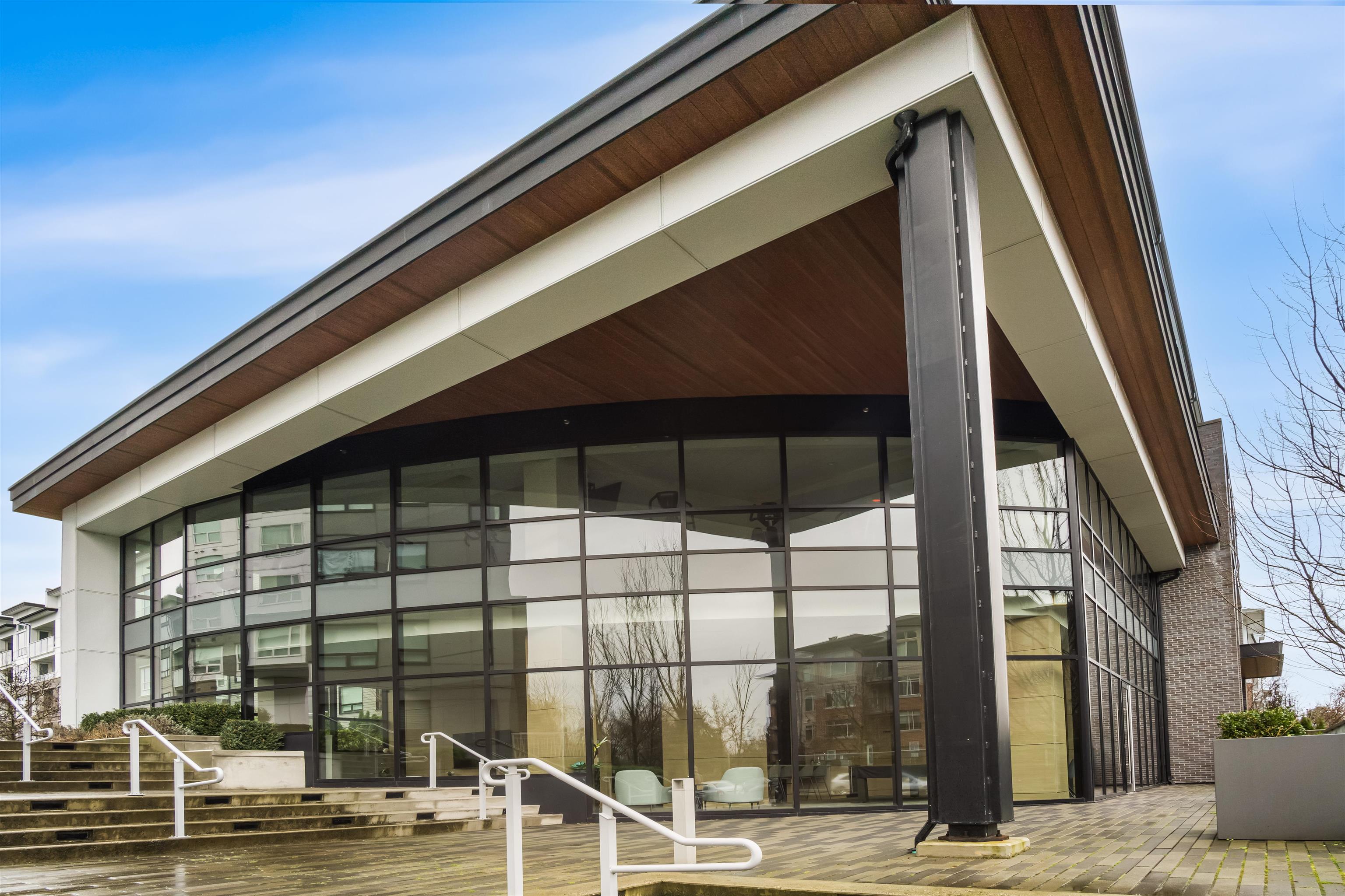 511 9233 ODLIN ROAD Unit: 511