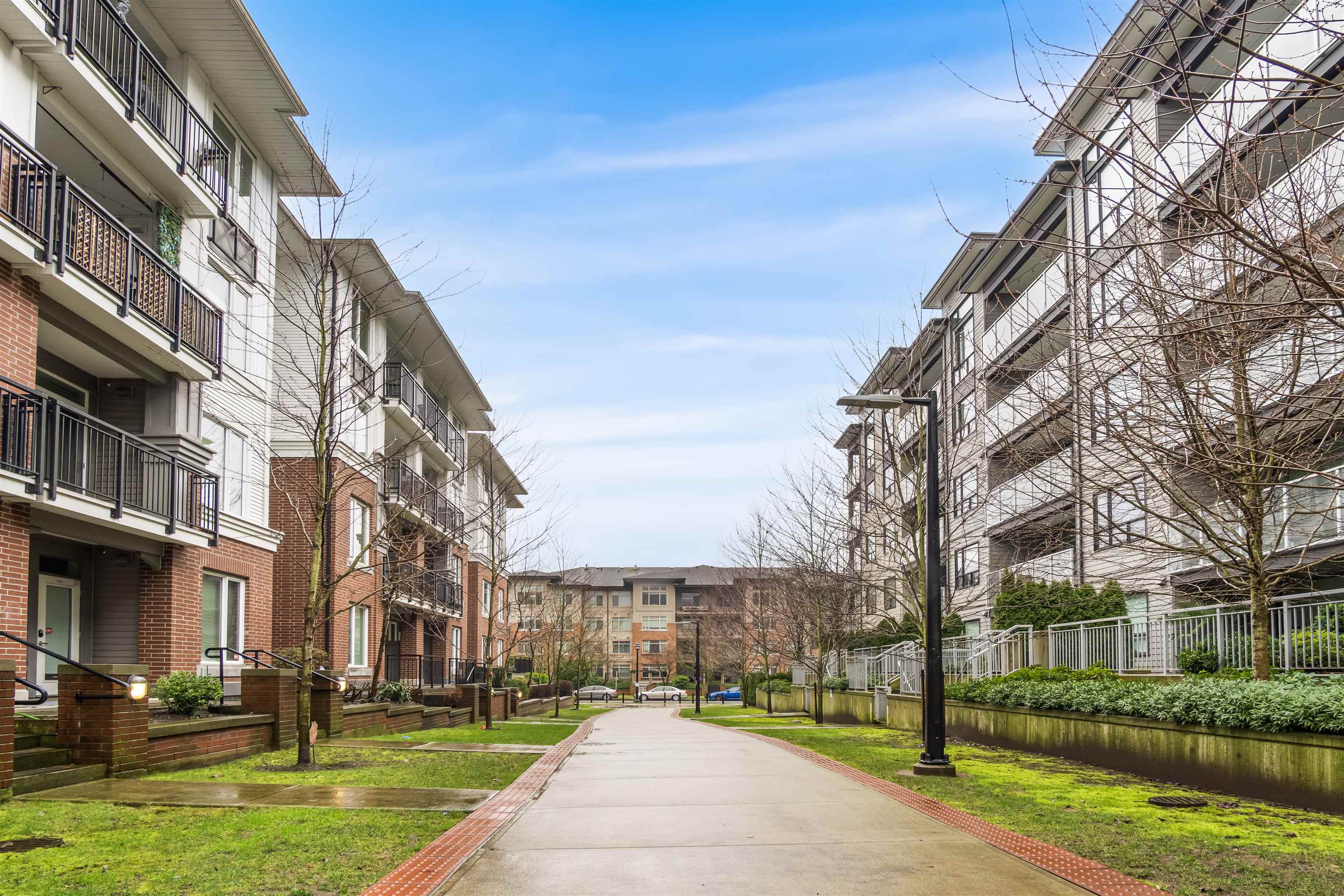 511 9233 ODLIN ROAD Unit: 511