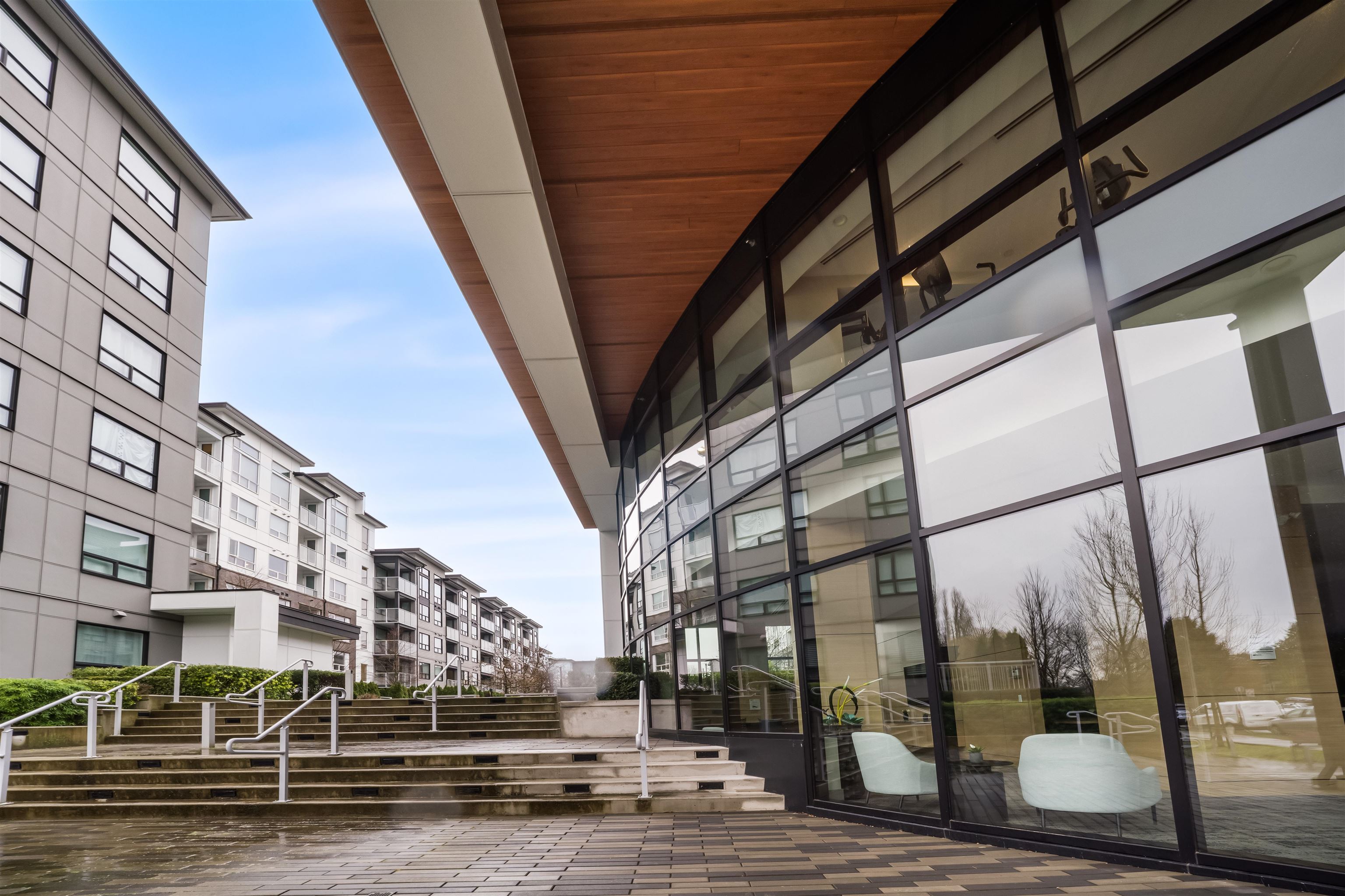 511 9233 ODLIN ROAD Unit: 511