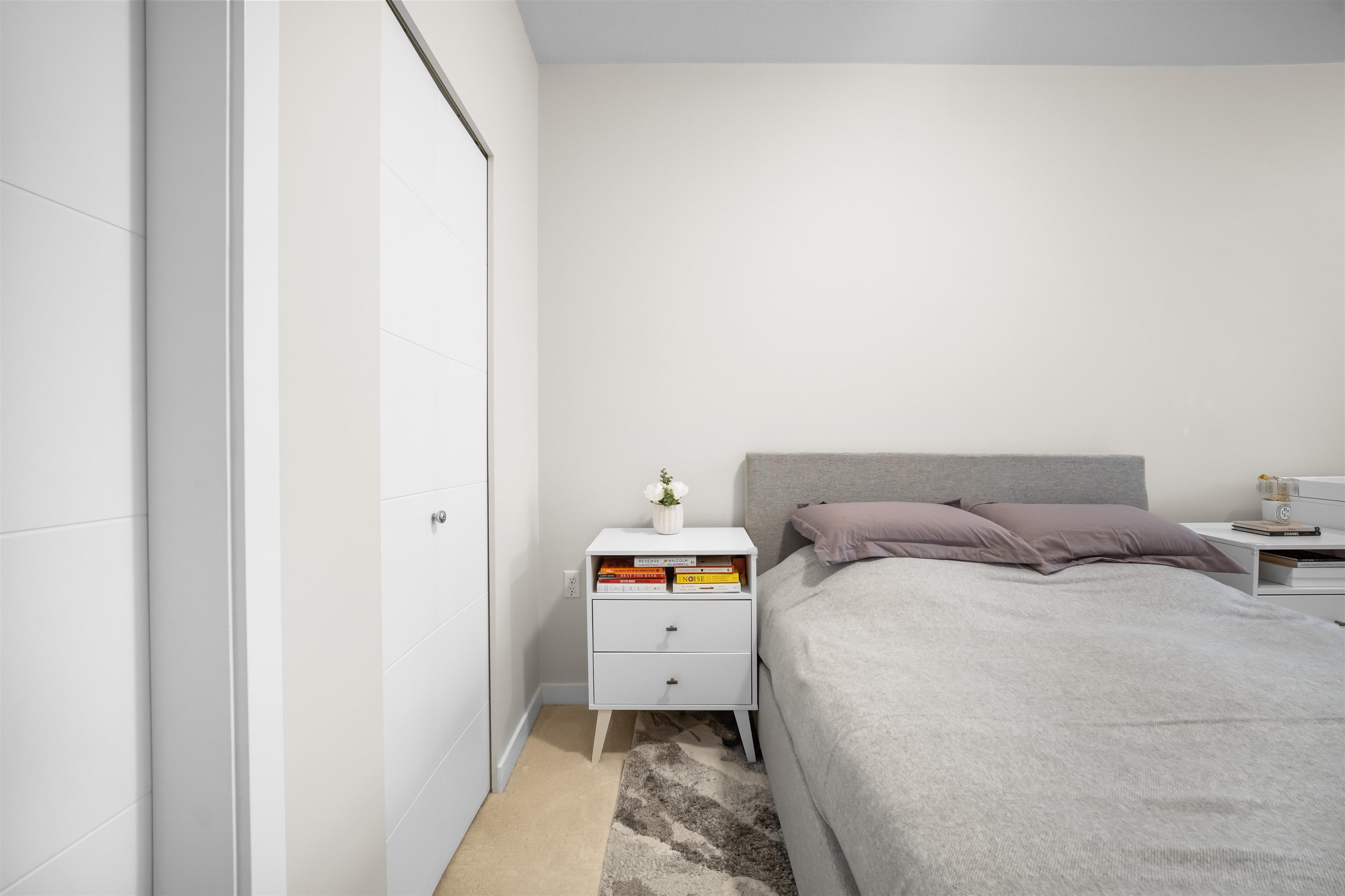 511 9233 ODLIN ROAD Unit: 511