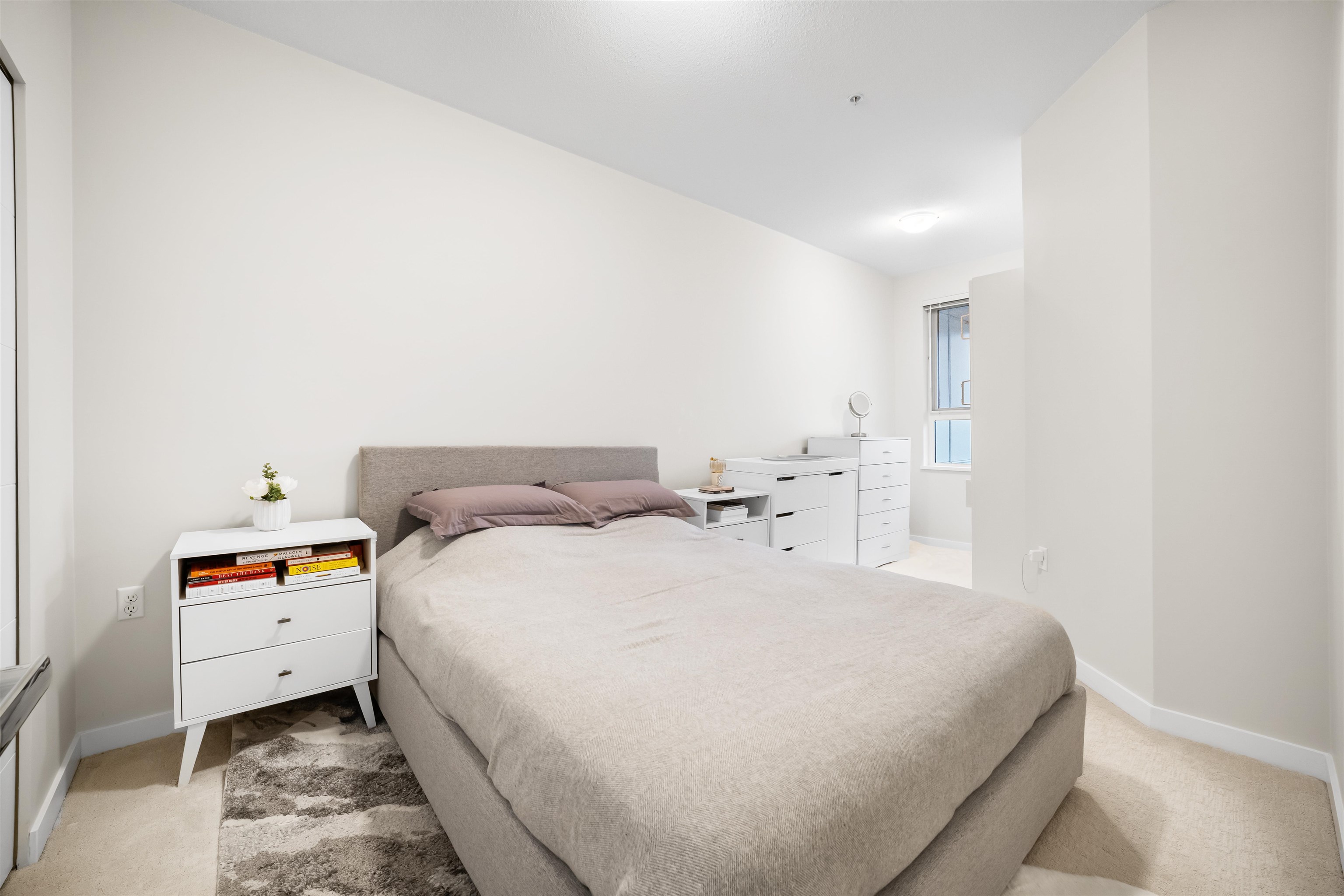 511 9233 ODLIN ROAD Unit: 511