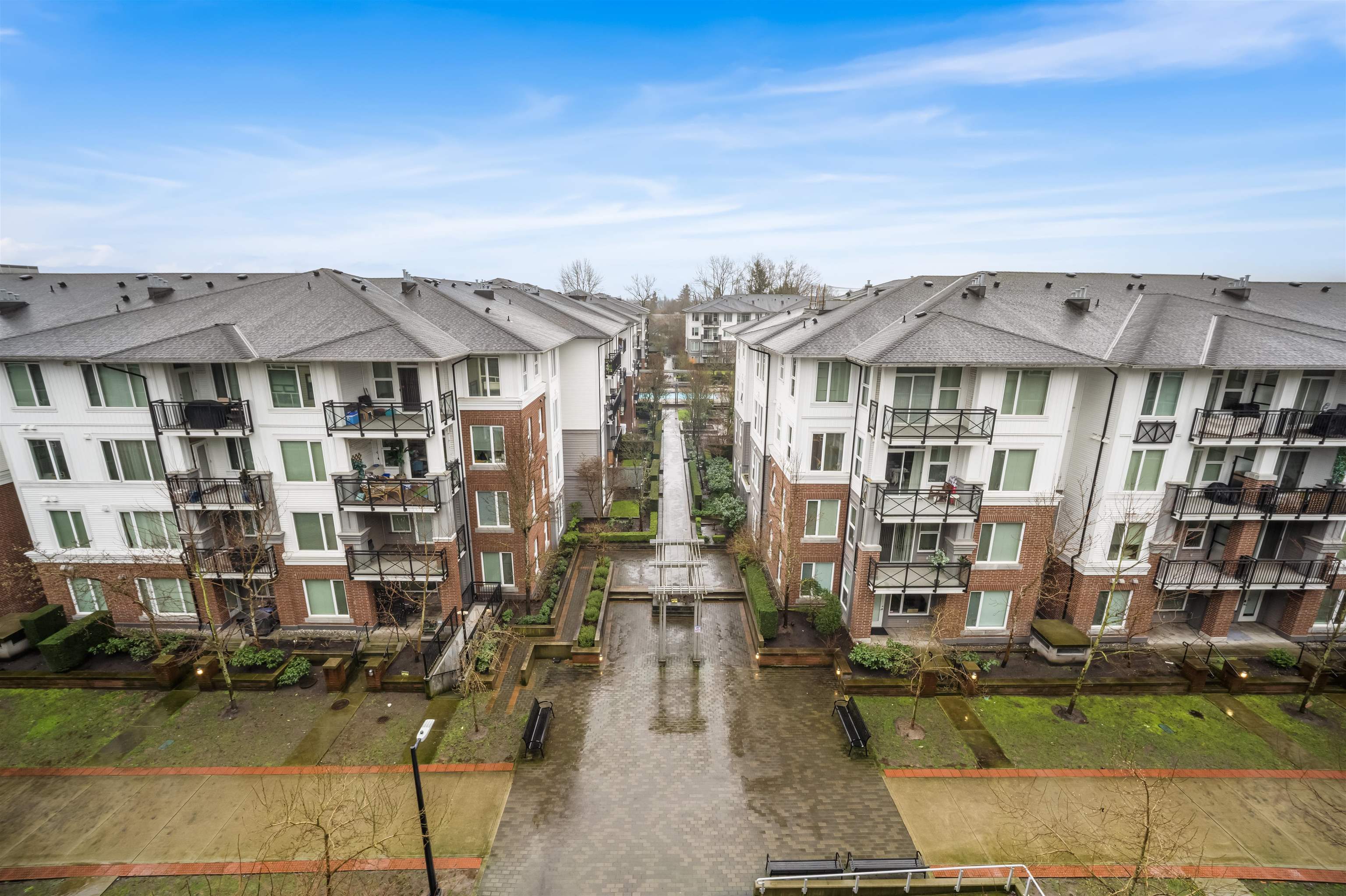 511 9233 ODLIN ROAD Unit: 511