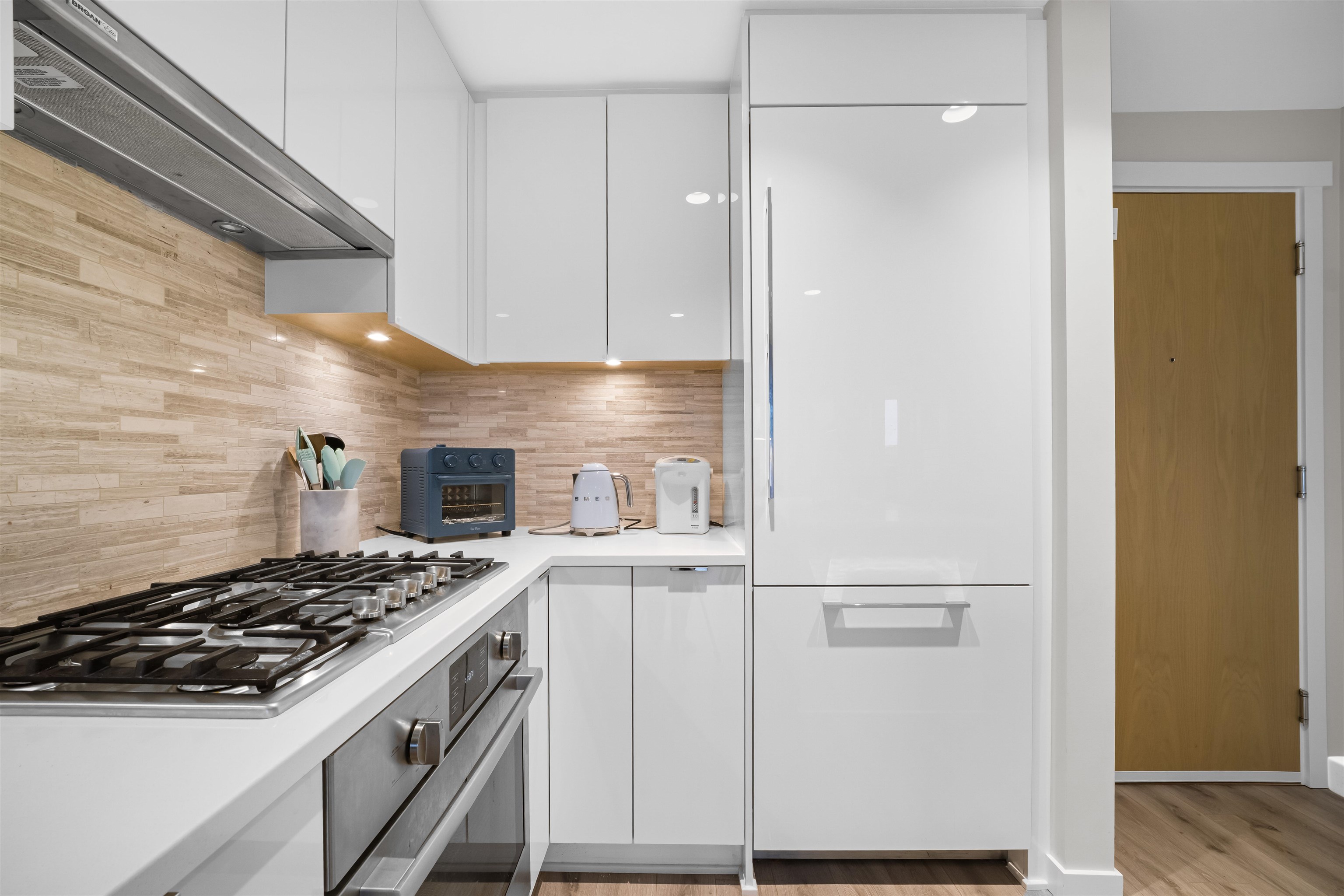 511 9233 ODLIN ROAD Unit: 511