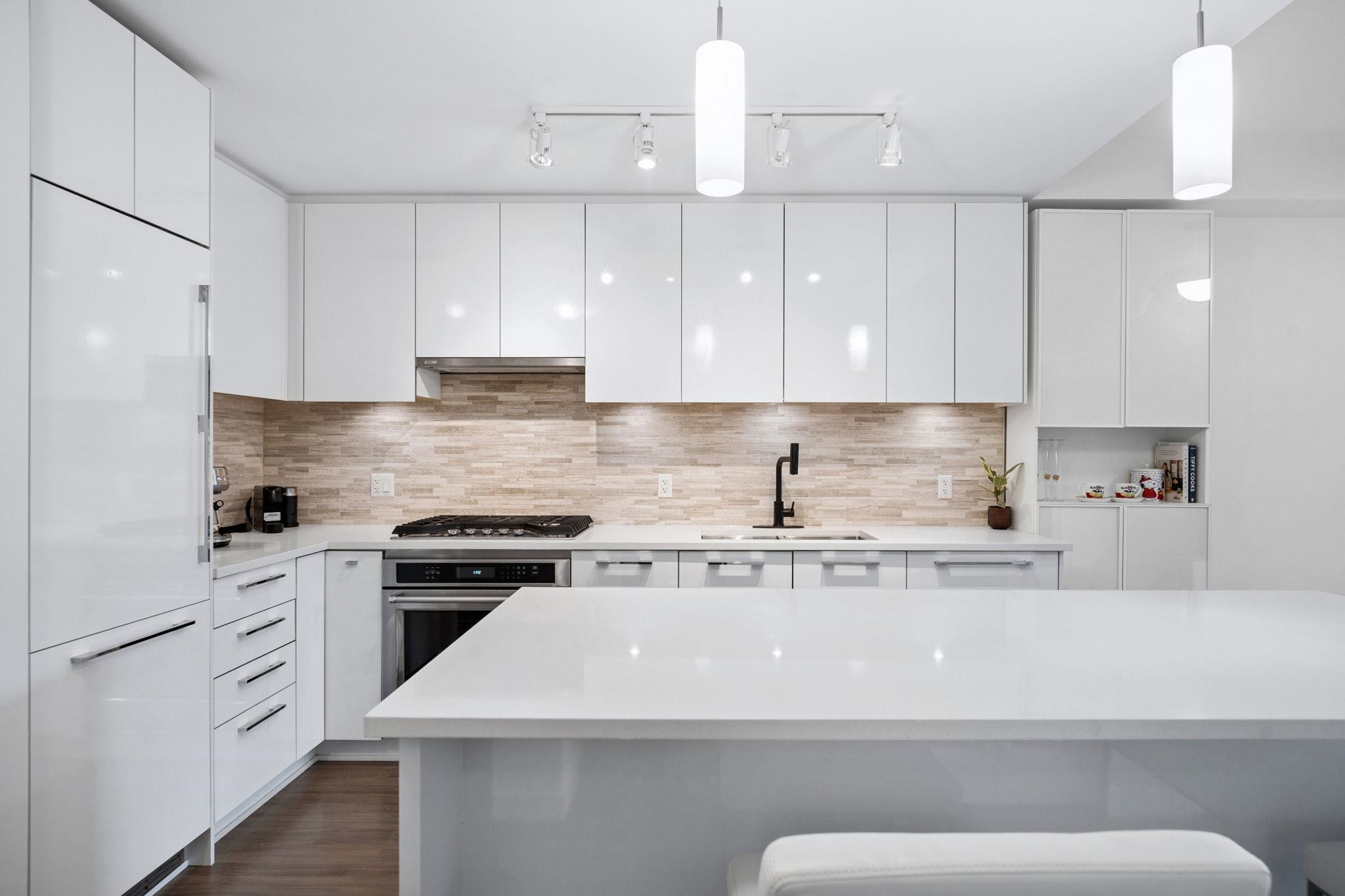 121 9500 TOMICKI AVENUE Unit: 121