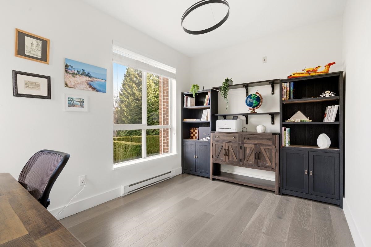 210 6268 EAGLES DRIVE Unit: 210