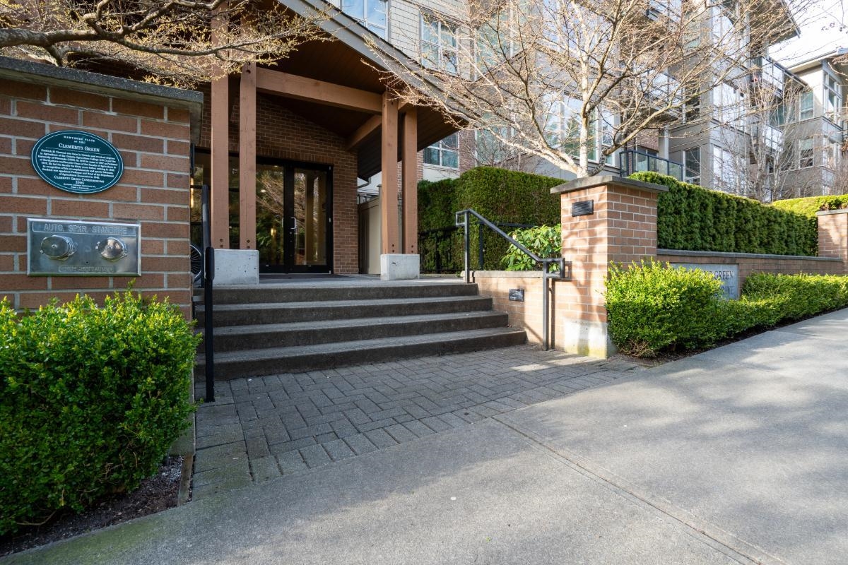 210 6268 EAGLES DRIVE Unit: 210