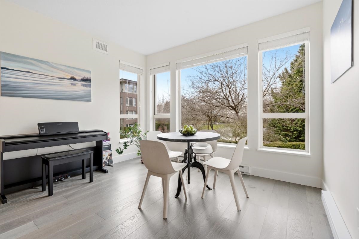 210 6268 EAGLES DRIVE Unit: 210